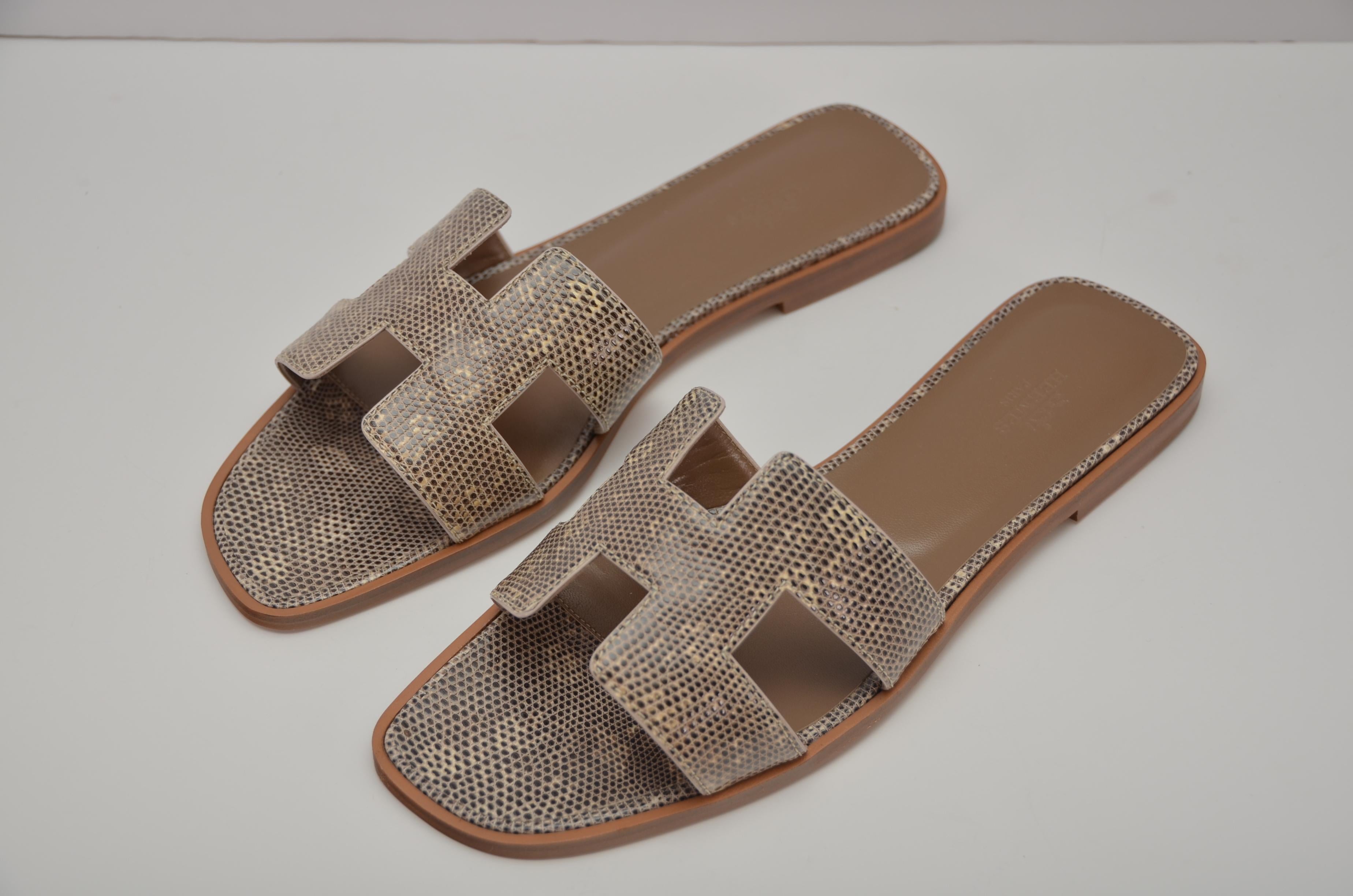 
Guaranteed 100% authentic Hermes Oran slip on sandals.
Ombre lizard skin
Size 40.Please know your sizing in Hermes shoes before purchase.
Brand new with box, dust-bags,Cites and booklet

FINAL SALE.