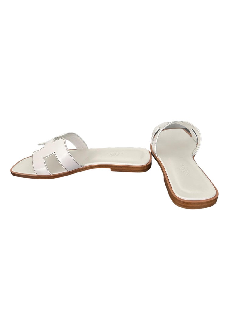 Hermès - Sandales Oran blanches, taille 36, état neuf En vente sur 1stDibs  | hermes claquette blanche, claquette hermes blanche