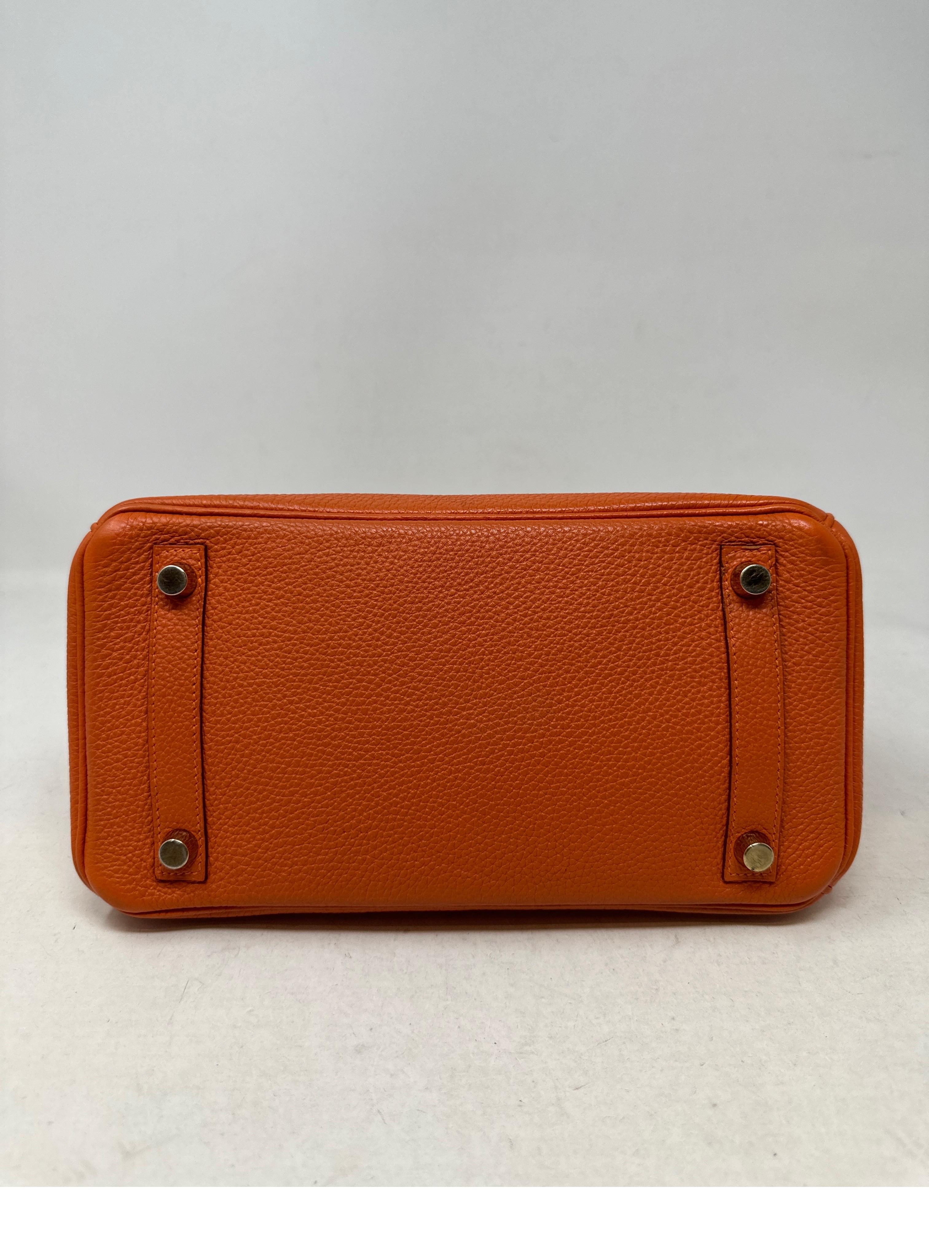 Hermes Orange Birkin 25 Bag  In Good Condition In Athens, GA