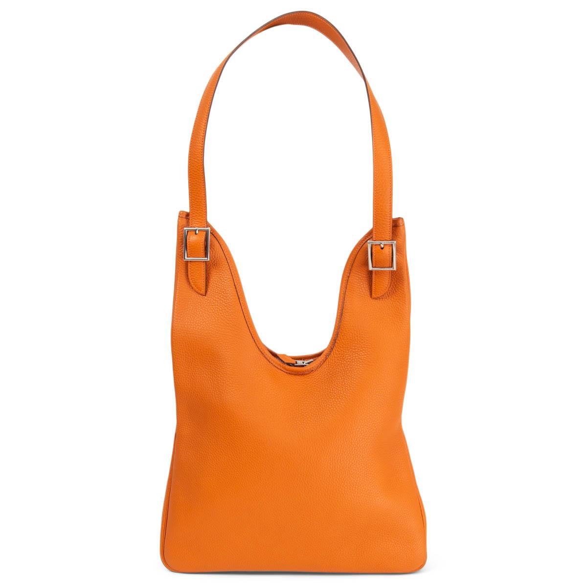 HERMES orange Clemence cuir MASSAI PM Sac Hobo Palladium État moyen - En vente à Zürich, CH