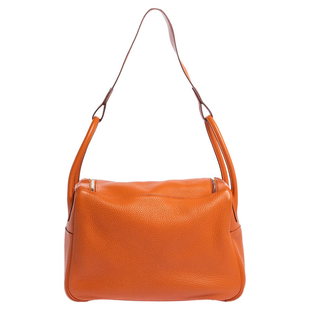 The Hermes Lindy was first designed in 2006 and it is recognized worldwide for its relaxed design. A creation of exemplary craftsmanship, the Lindy sweetly embodies ladylike elegance with a whimsical touch! Exquisitely crafted from Clemence leather,