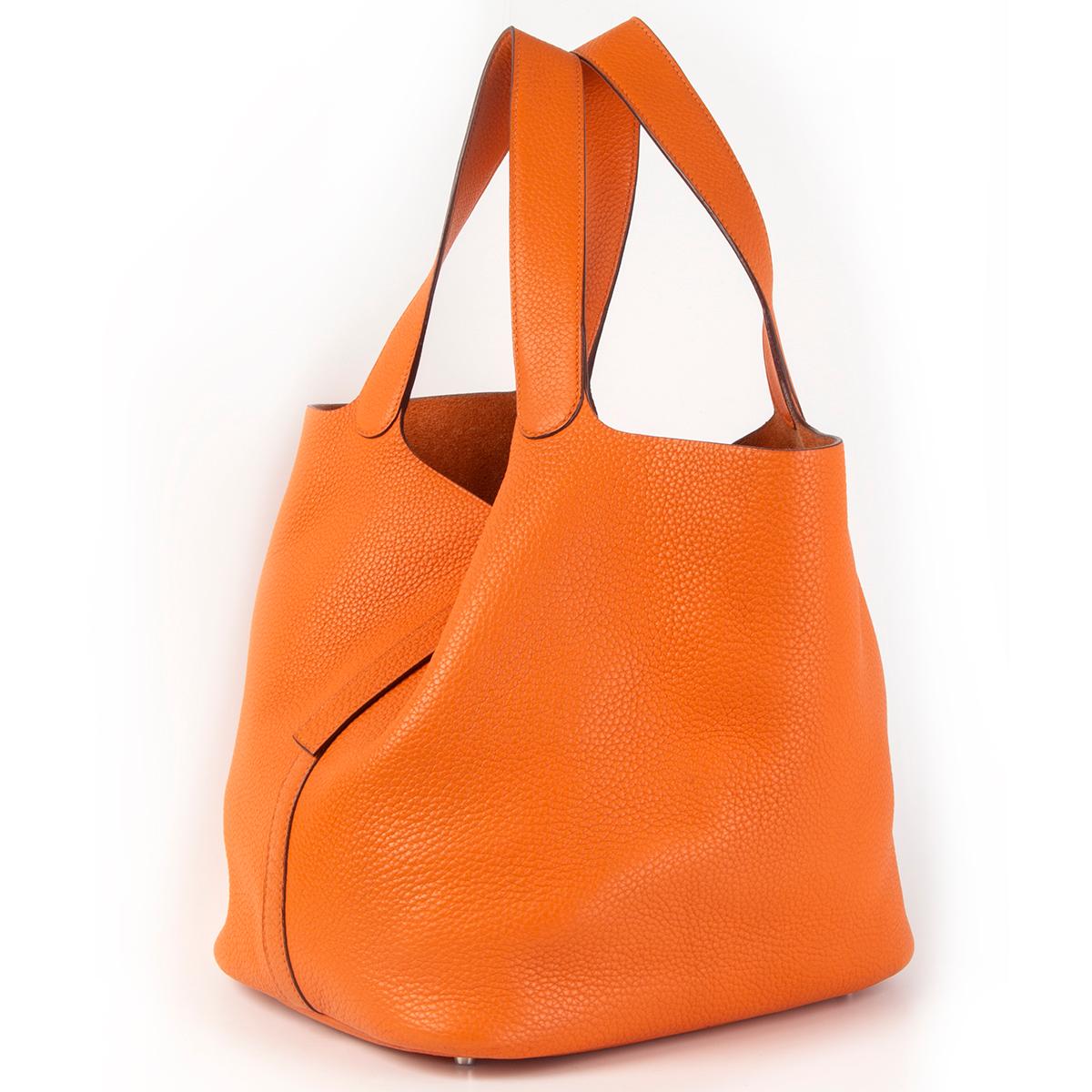 Hermès 'Picotin 26' bucket bag in orange Taurillon Clemence leather. Closes with a strap on top. Unlined. Has been worn and is in excellent condition.

Height 26cm (10.1in)
Width 26cm (10.1in)
Depth 21cm (8.2in)
Drop of the Handle 19cm