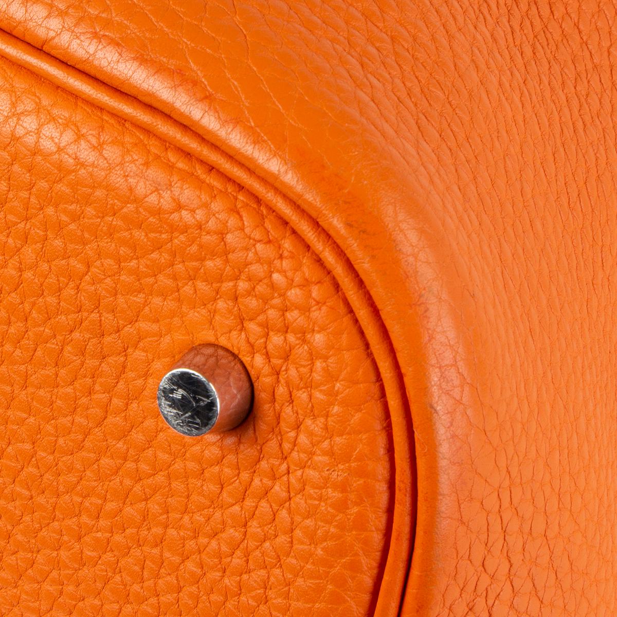 HERMES orange Clemence leather PICOTIN 26 Bucket Bag In Excellent Condition In Zürich, CH