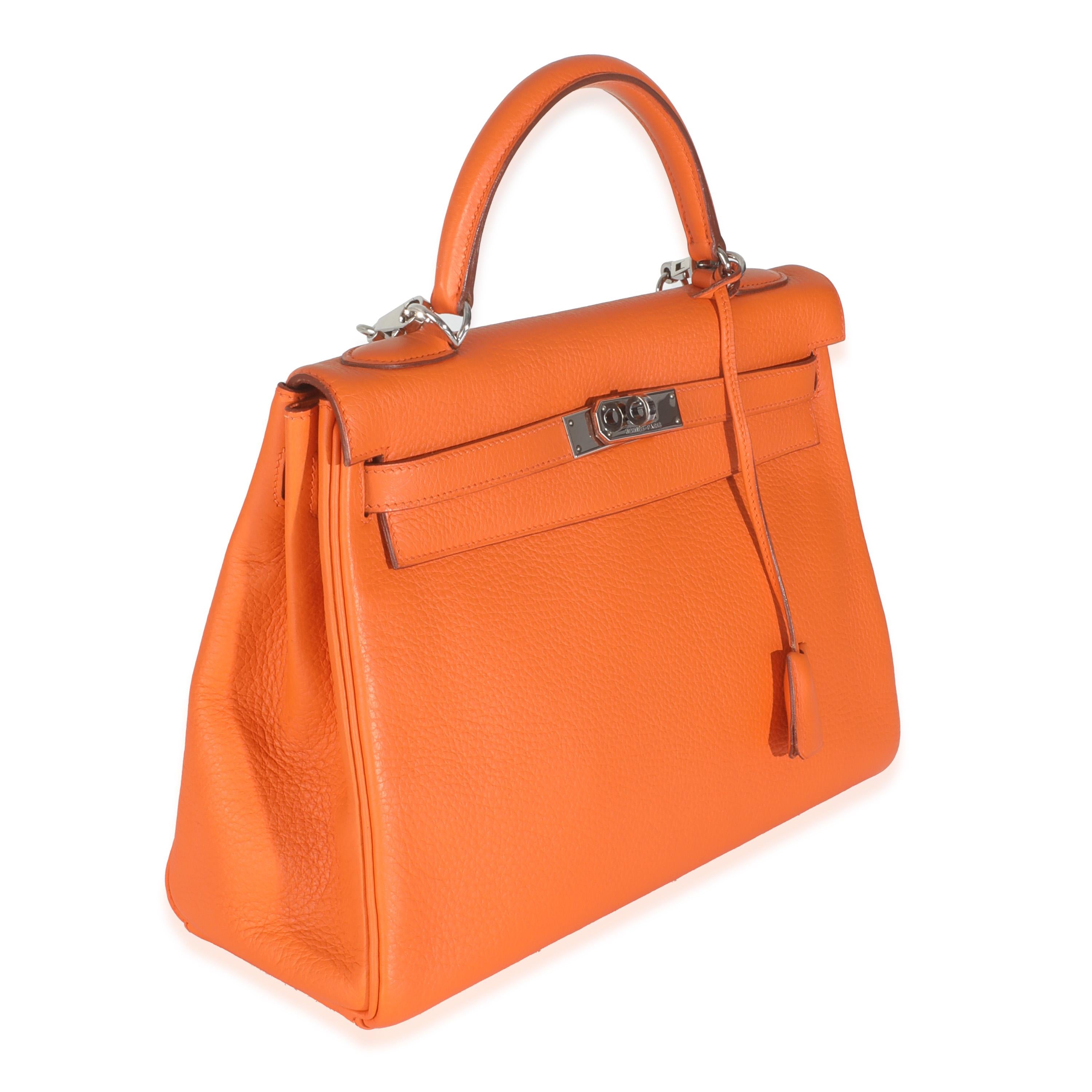 Hermès Orange Clémence Retourne Kelly 32 PHW Excellent état - En vente à New York, NY