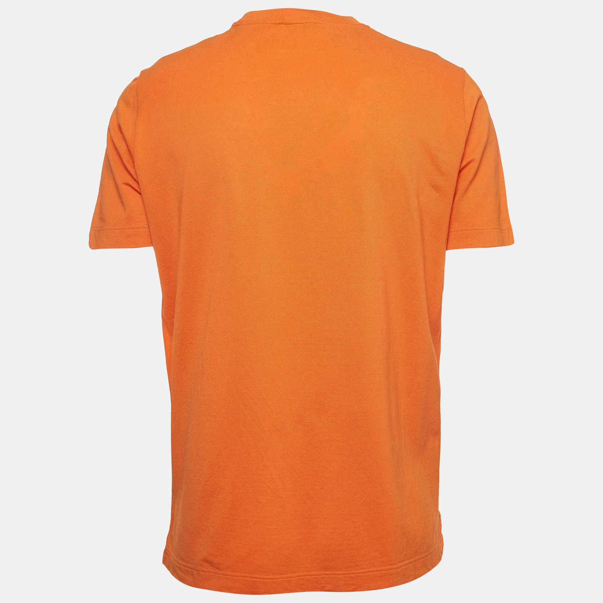 Elevate your everyday style with this meticulously crafted T-shirt by Hermes. Impeccable tailoring ensures a perfect fit, while the breathable fabric offers unparalleled ease. The creation fuses fashion and comfort seamlessly.

