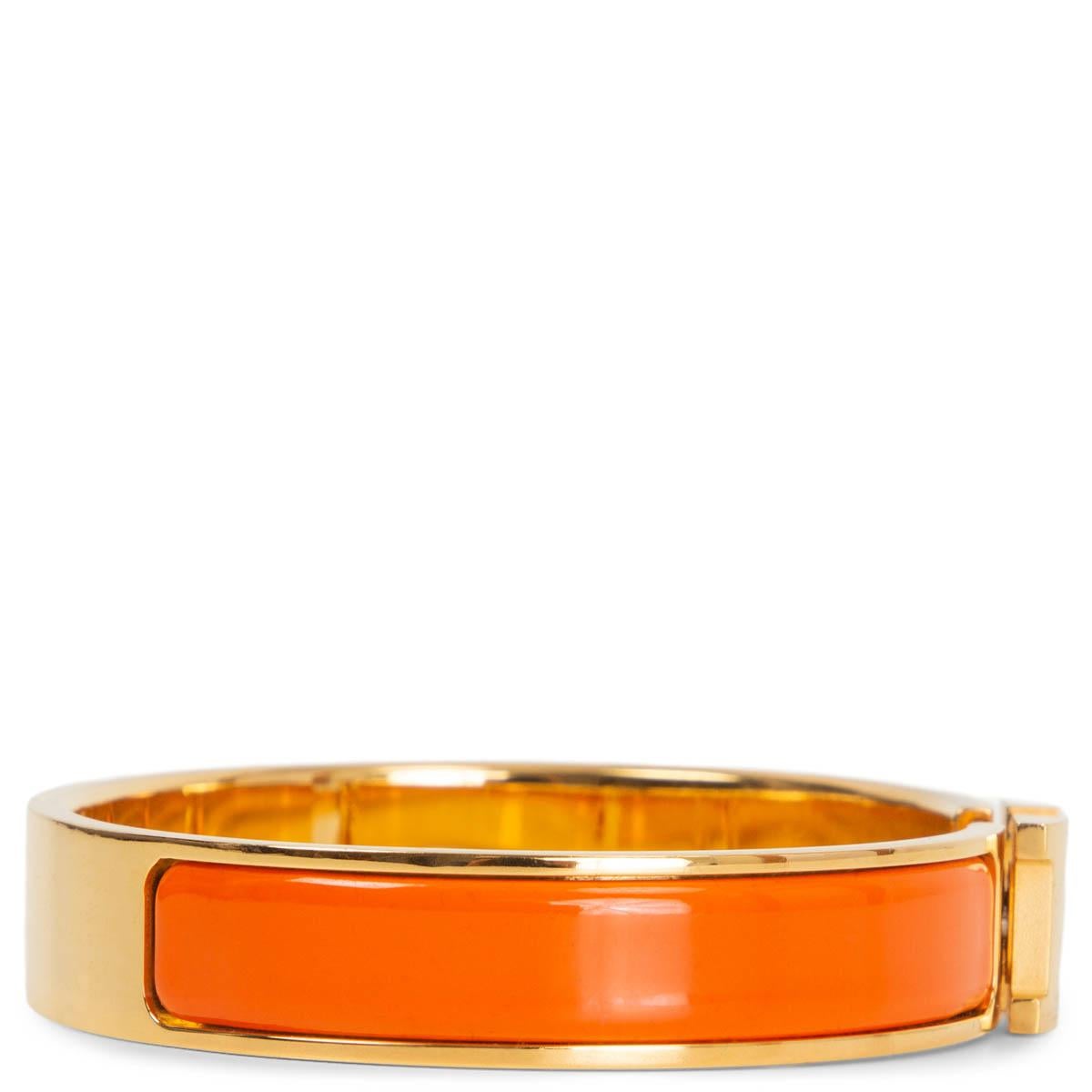 100% authentic Hermès Clic H PM bracelet in orange enamel and with yellow gold plated hardware. Has been worn with very faint scratches to the hardware. Overall in excellent condition. Comes with pouch. 

Measurements
Width	1.2cm