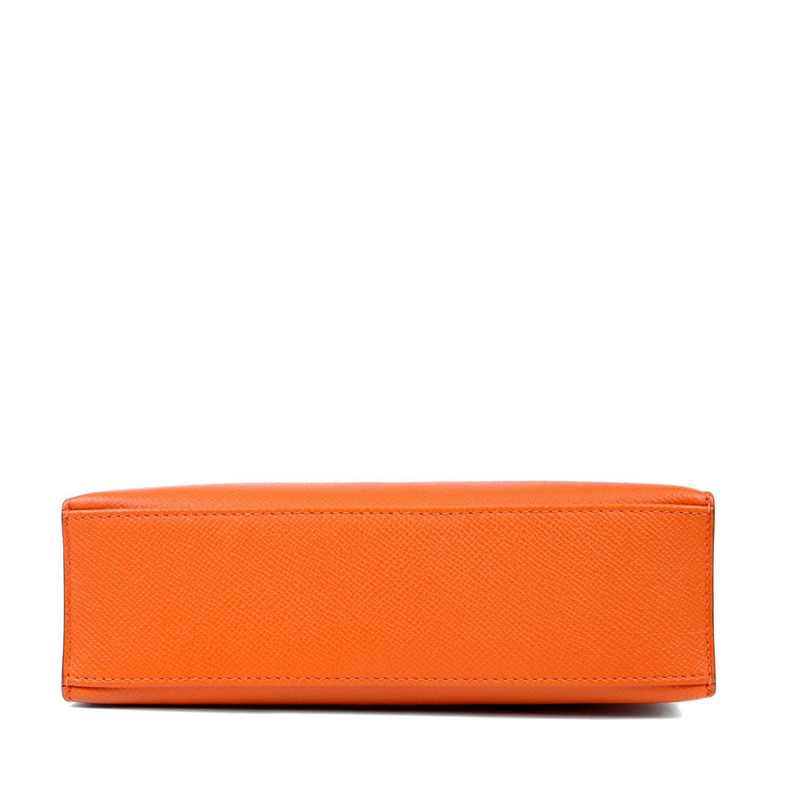 Hermès Orange Epsom Kelly Pochette mit Goldbeschlägen im Zustand „Hervorragend“ in Palm Beach, FL