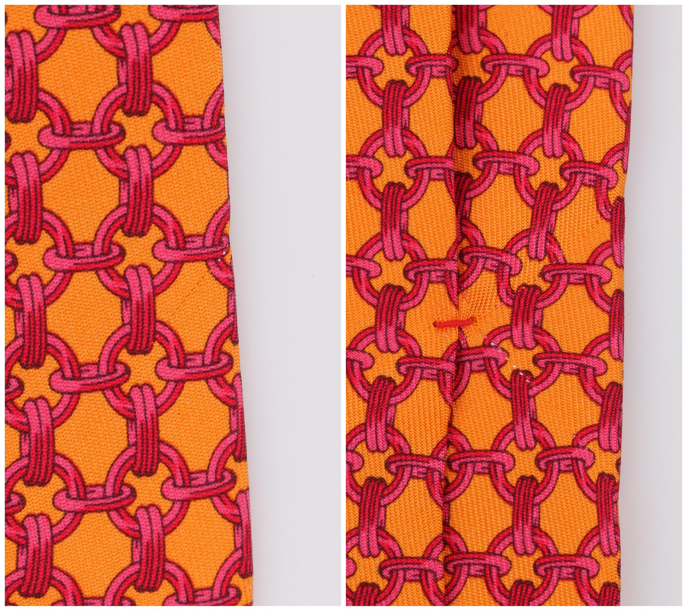 HERMES Orange & Fuchsia Pink Chain Link Print 5 Fold Silk Necktie Tie 59 EA In Good Condition In Thiensville, WI
