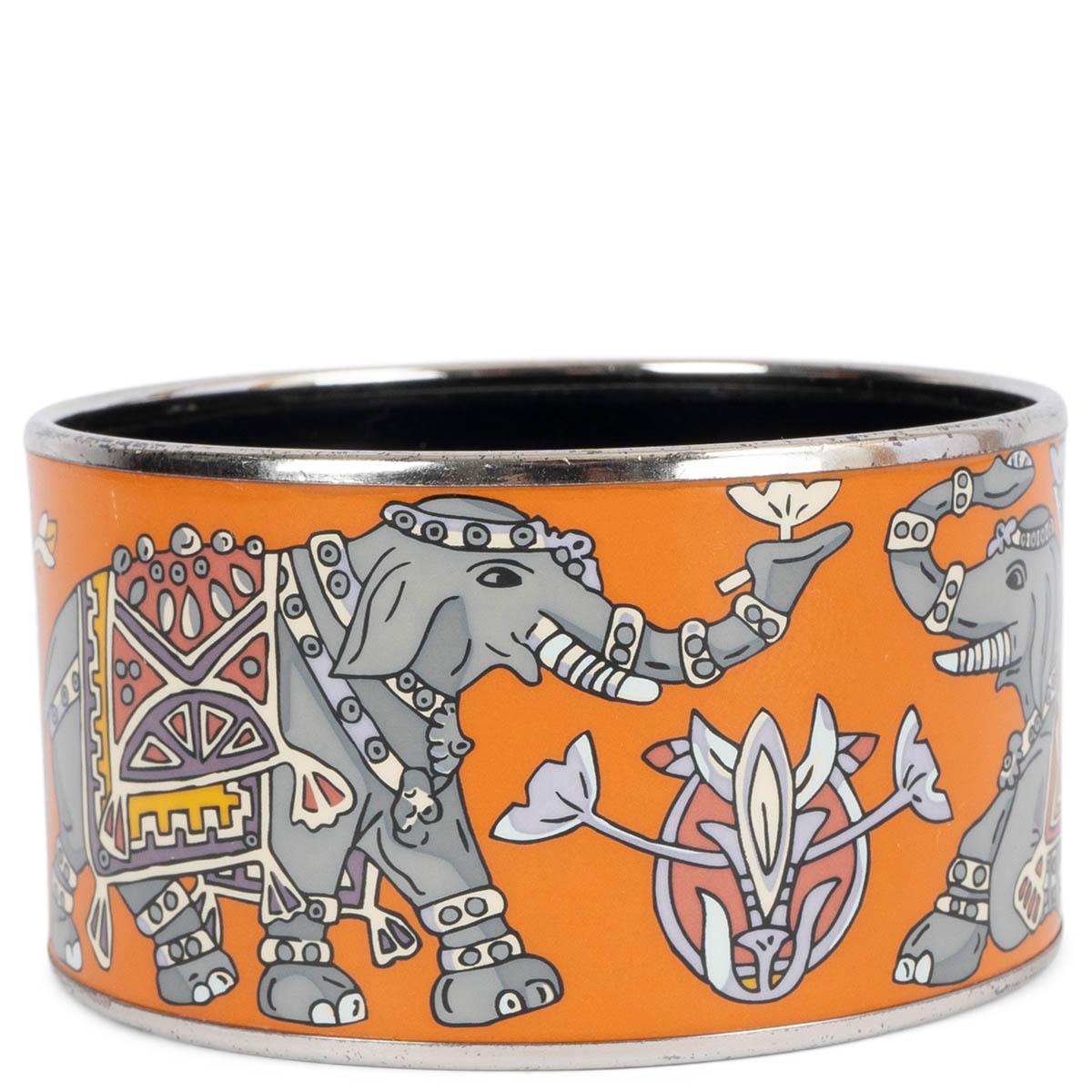 100% authentic Hermès Torana extra wide bangle in orange and grey enamel with palladium trim. Has been worn and shows some wear on the edges in and outside. Comes with box. 

Measurements
Width	3.5cm (1.4in)
Circumference	20.8cm