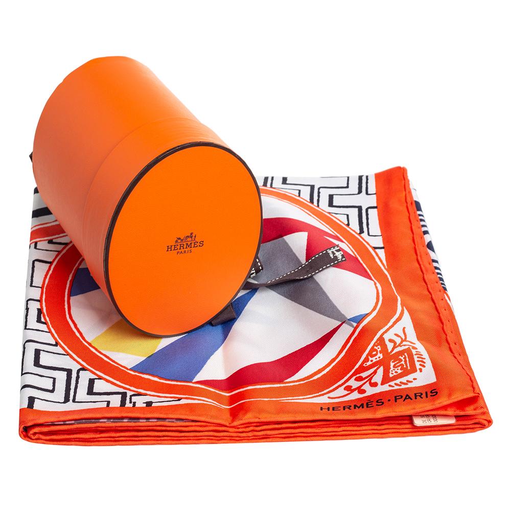 Hermes Orange Jeu de Soie Silk Square Scarf In New Condition In Dubai, Al Qouz 2