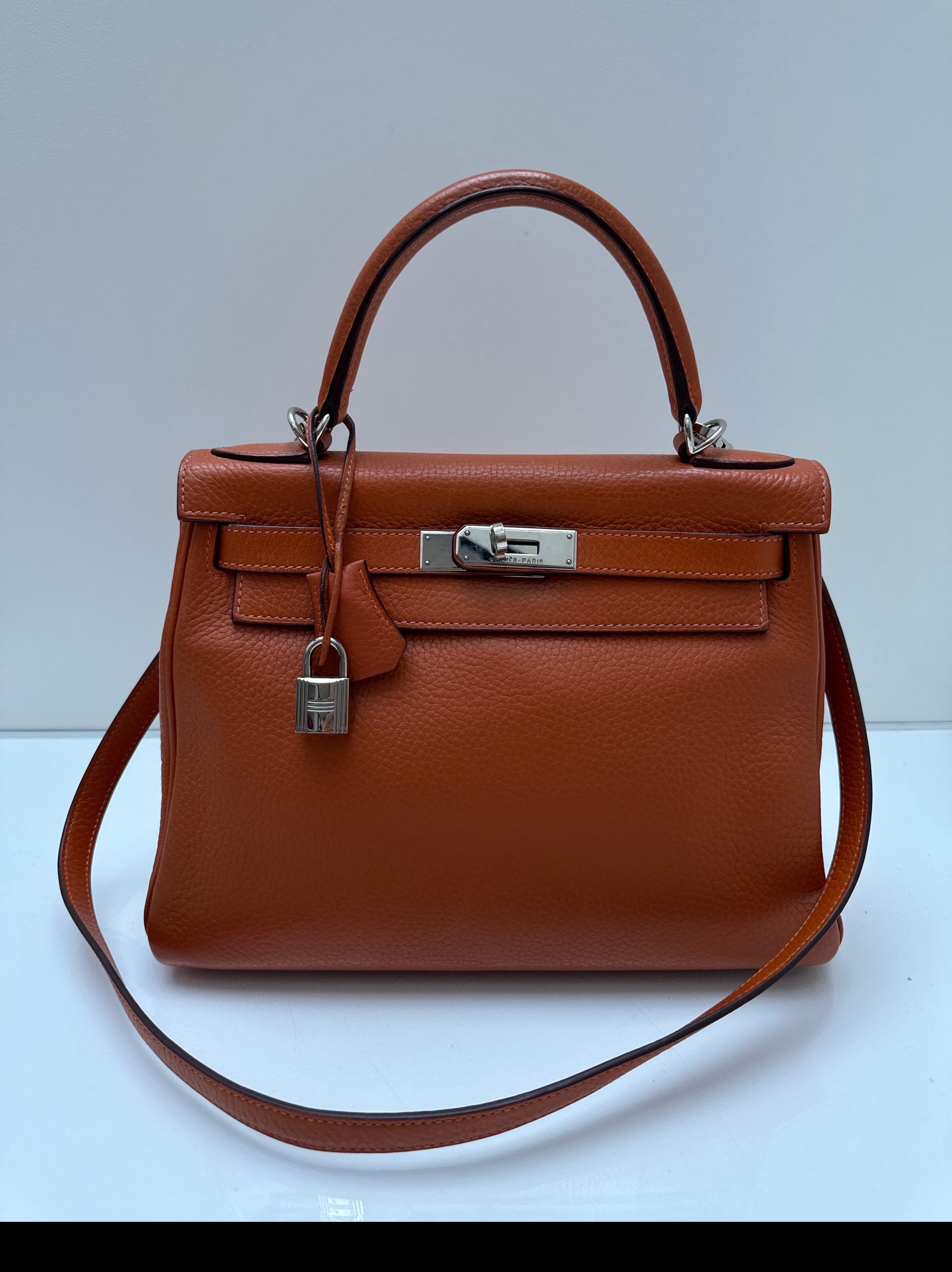 Borsa Kelly 28 arancione di Hermes in vendita 5