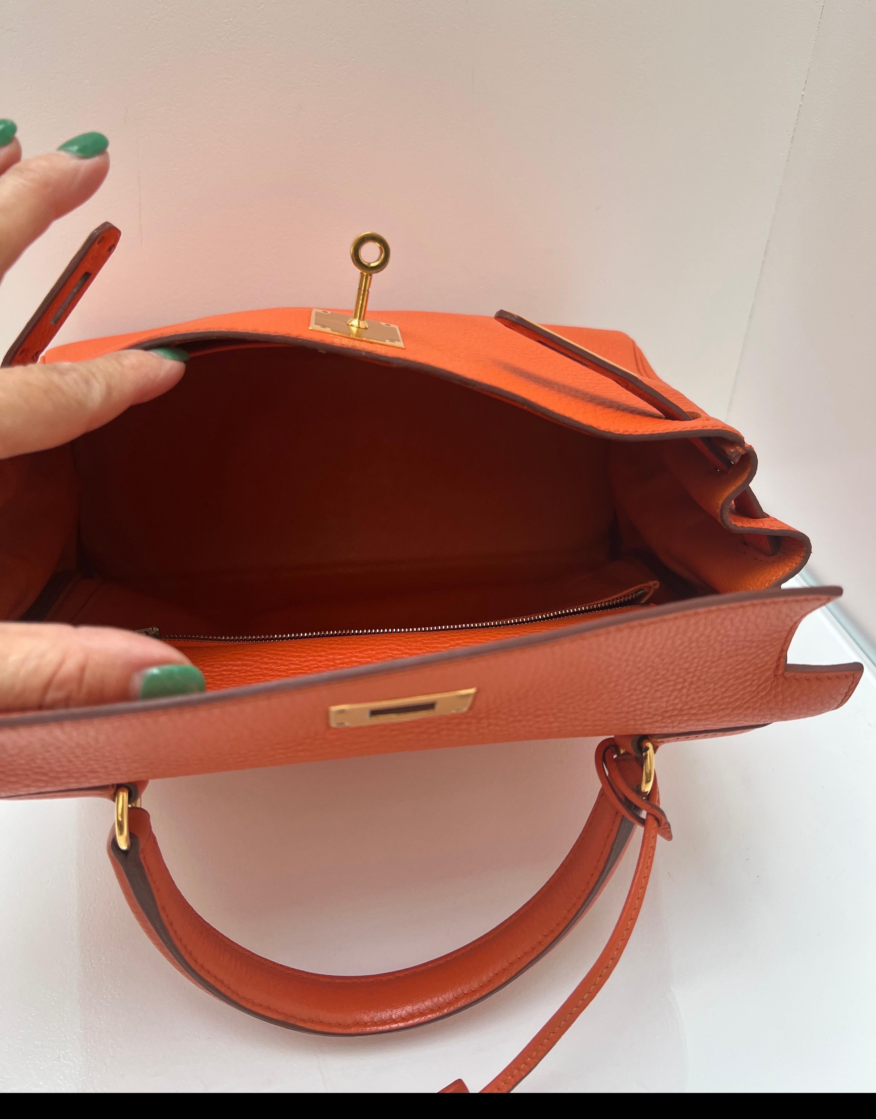 Borsa Kelly 28 arancione di Hermes in vendita 7