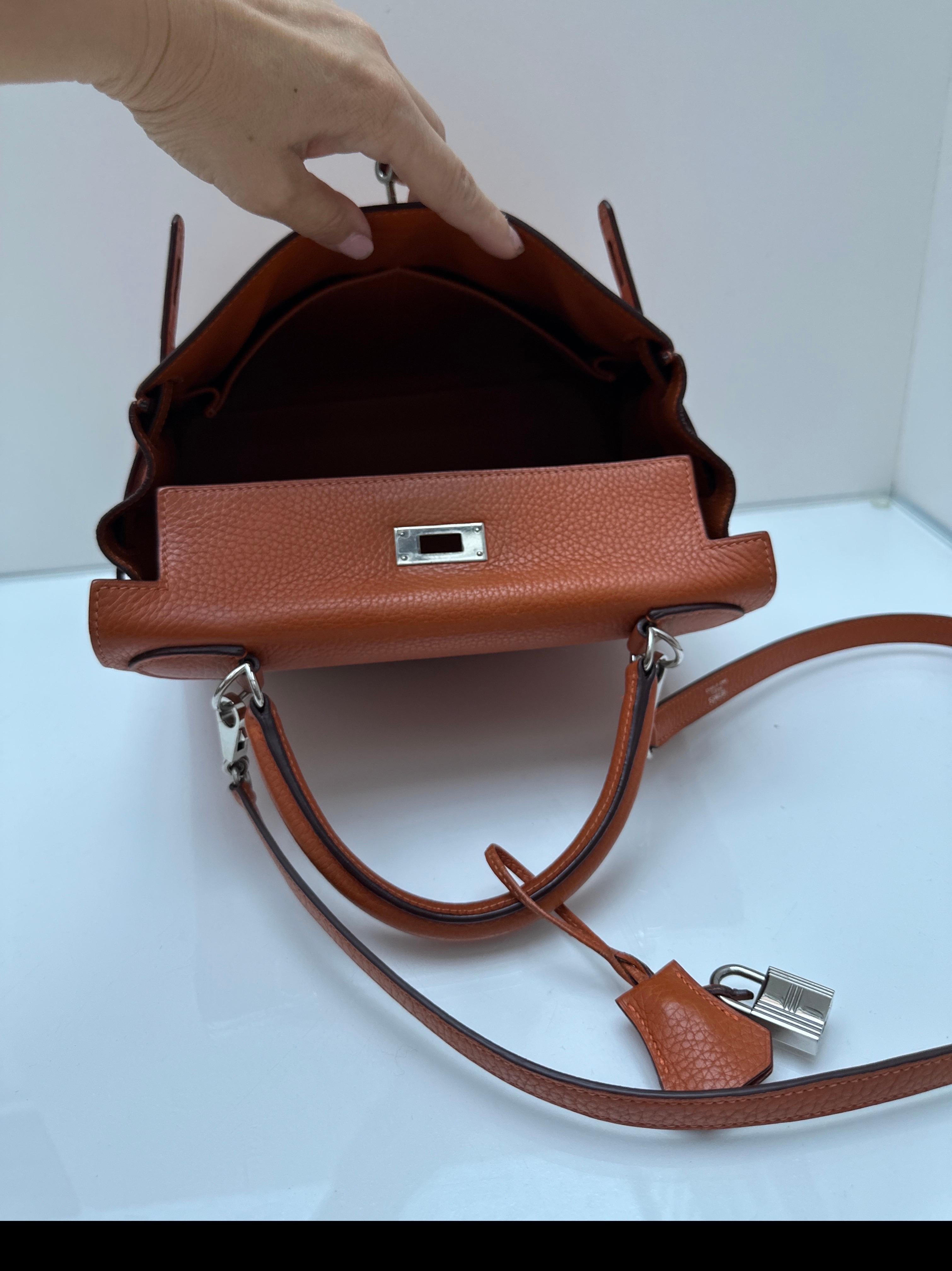 Borsa Kelly 28 arancione di Hermes in vendita 9