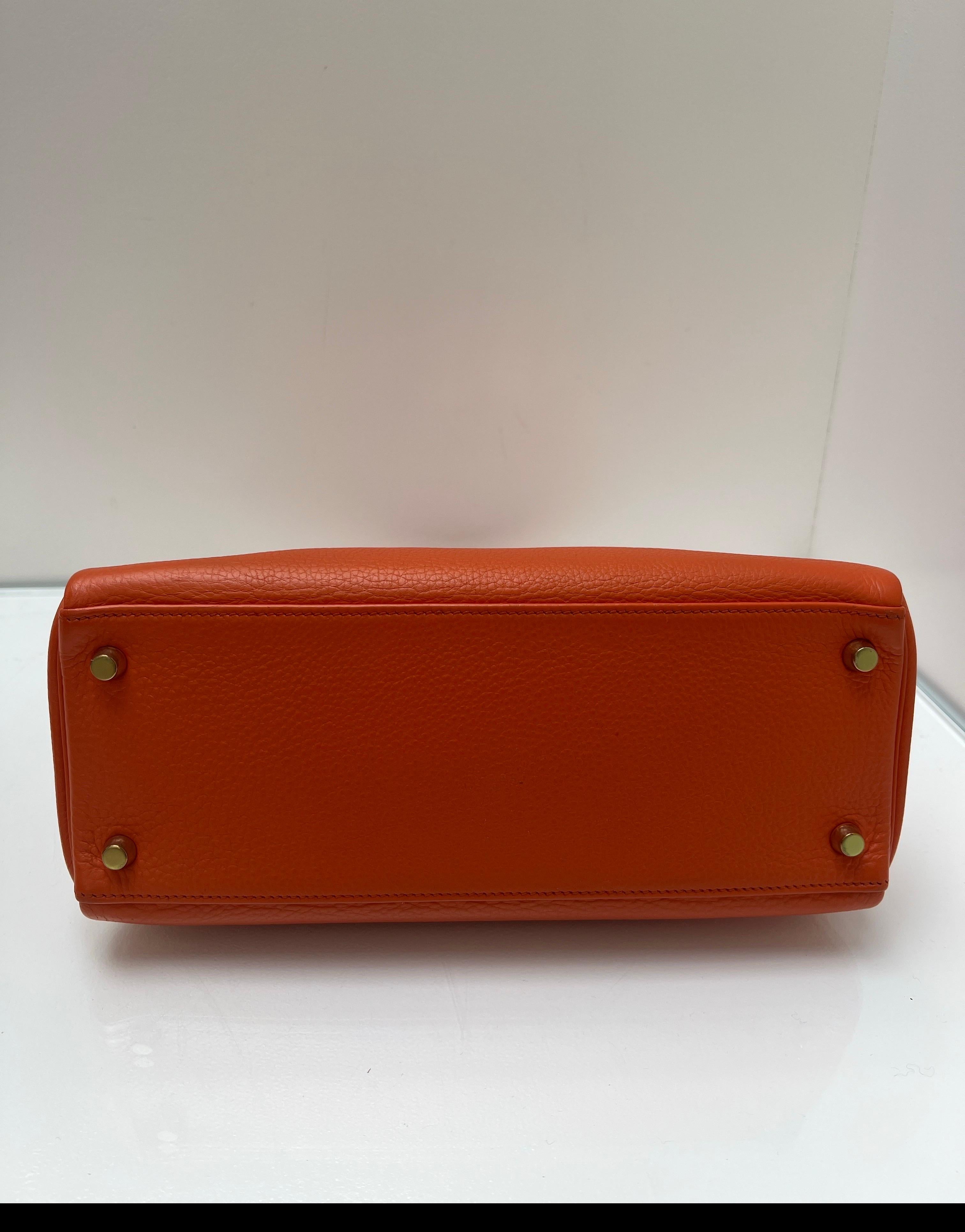 Borsa Kelly 28 arancione di Hermes in vendita 12
