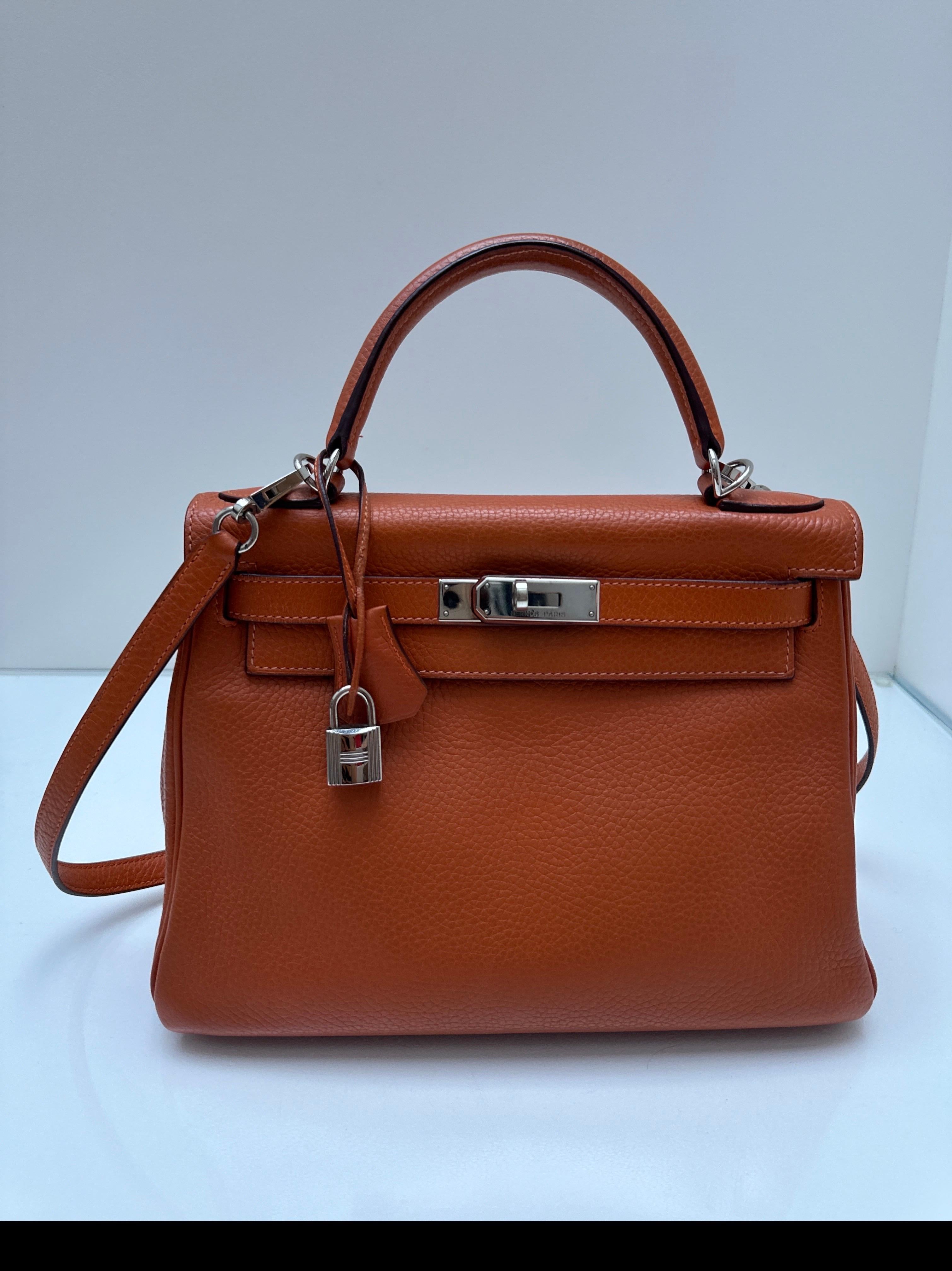 Borsa Kelly 28 arancione di Hermes in vendita 13