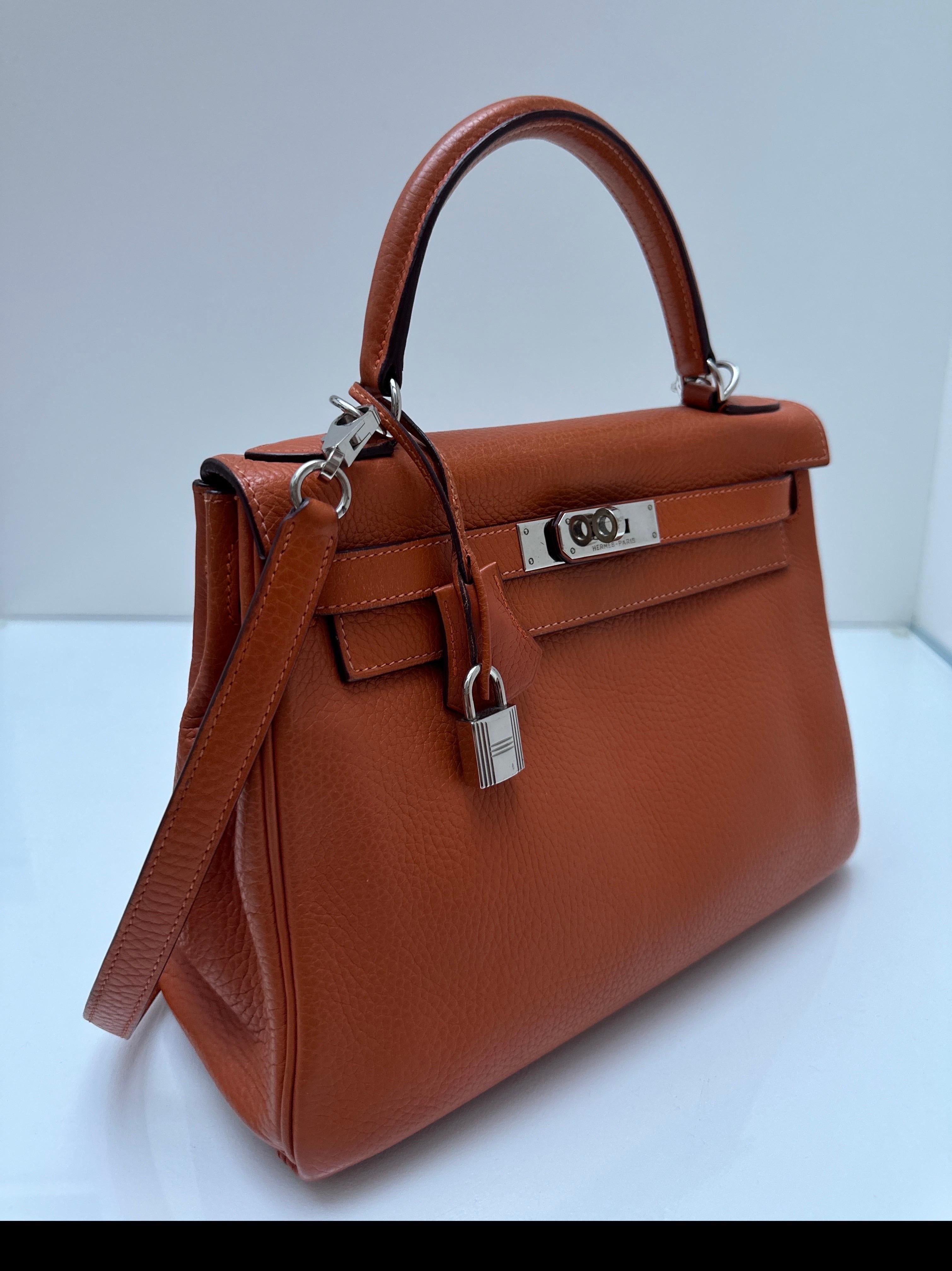Borsa Kelly 28 arancione di Hermes in vendita 14