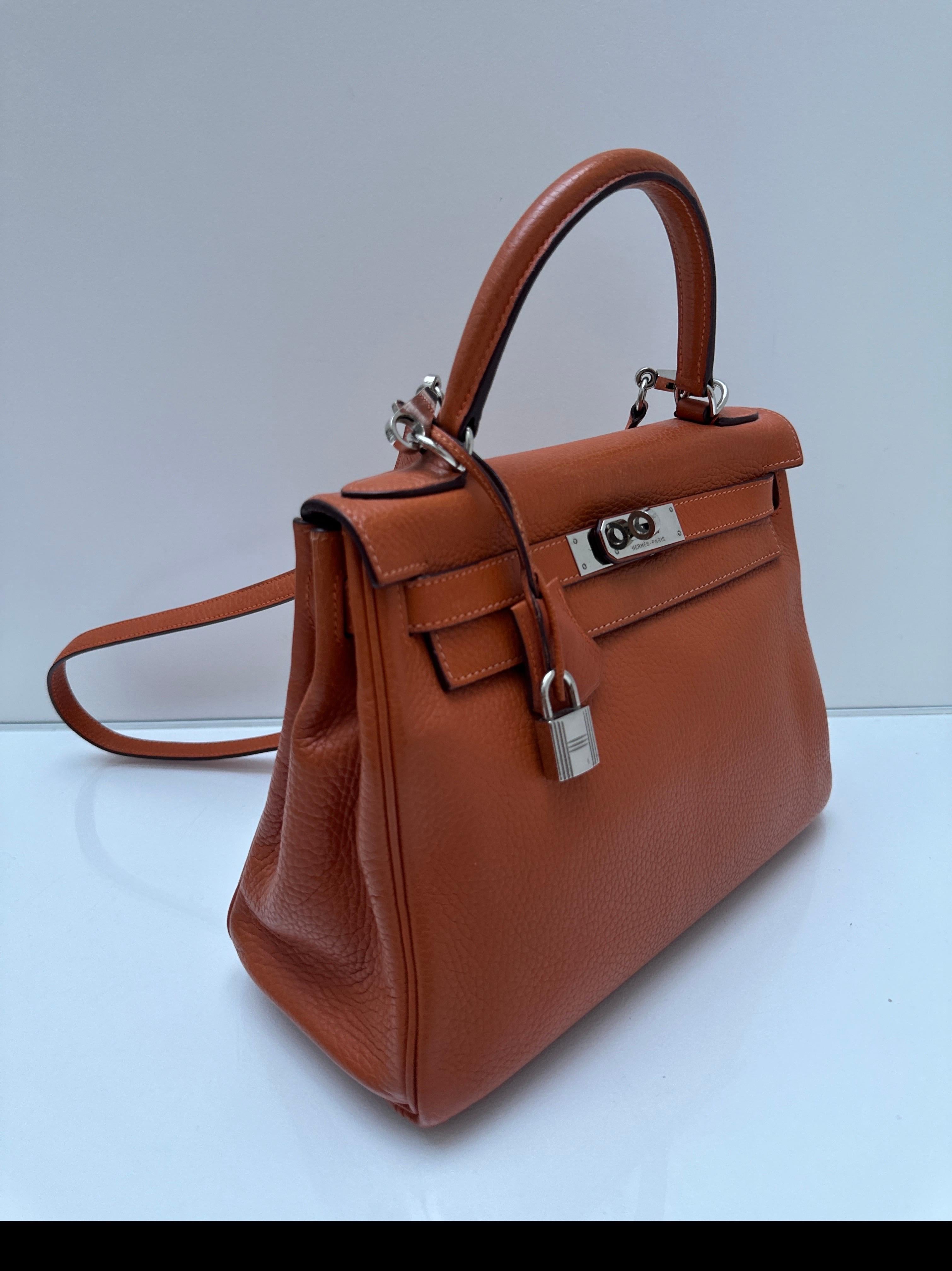 Arancia Borsa Kelly 28 arancione di Hermes in vendita