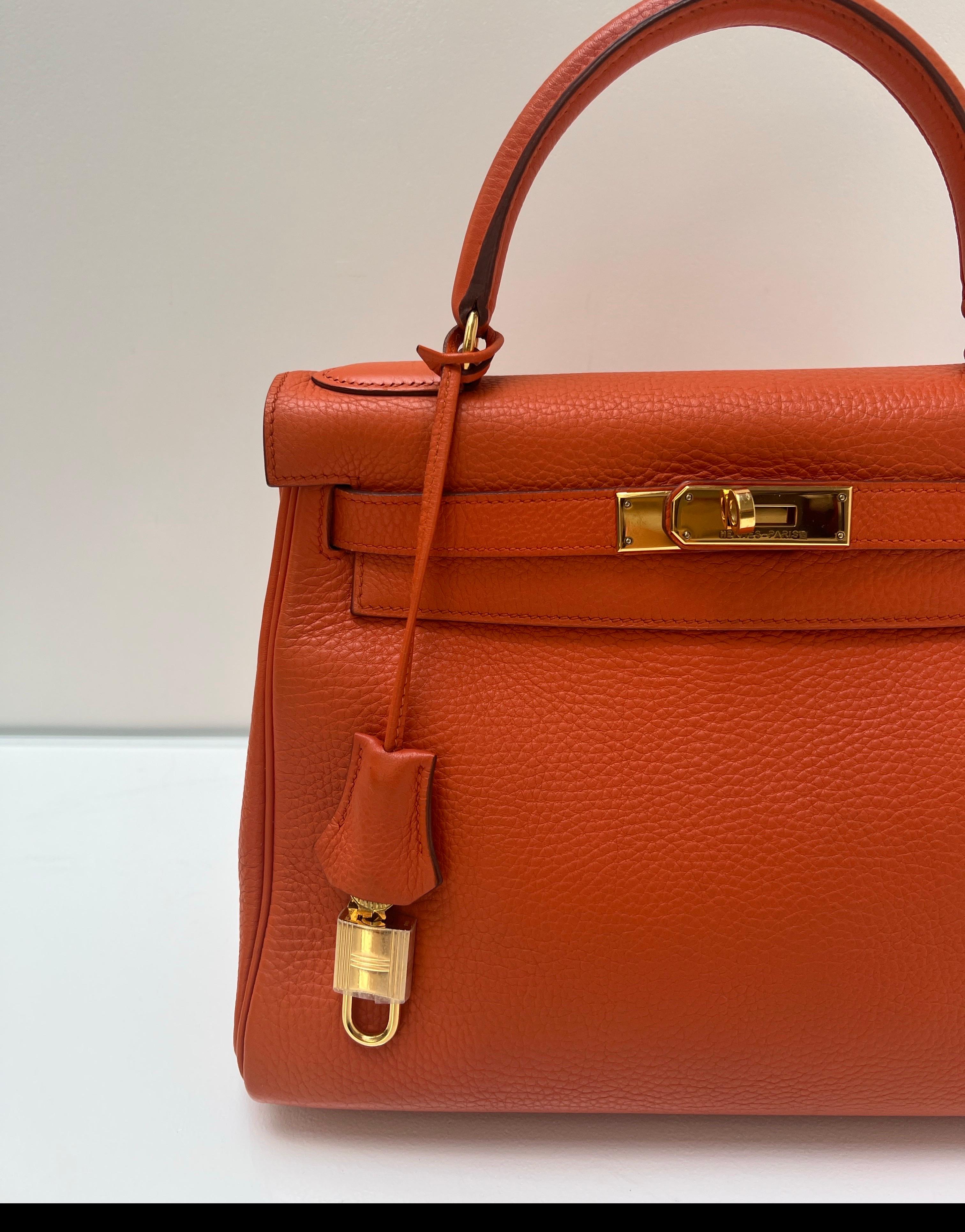 Rosso Borsa Kelly 28 arancione di Hermes in vendita