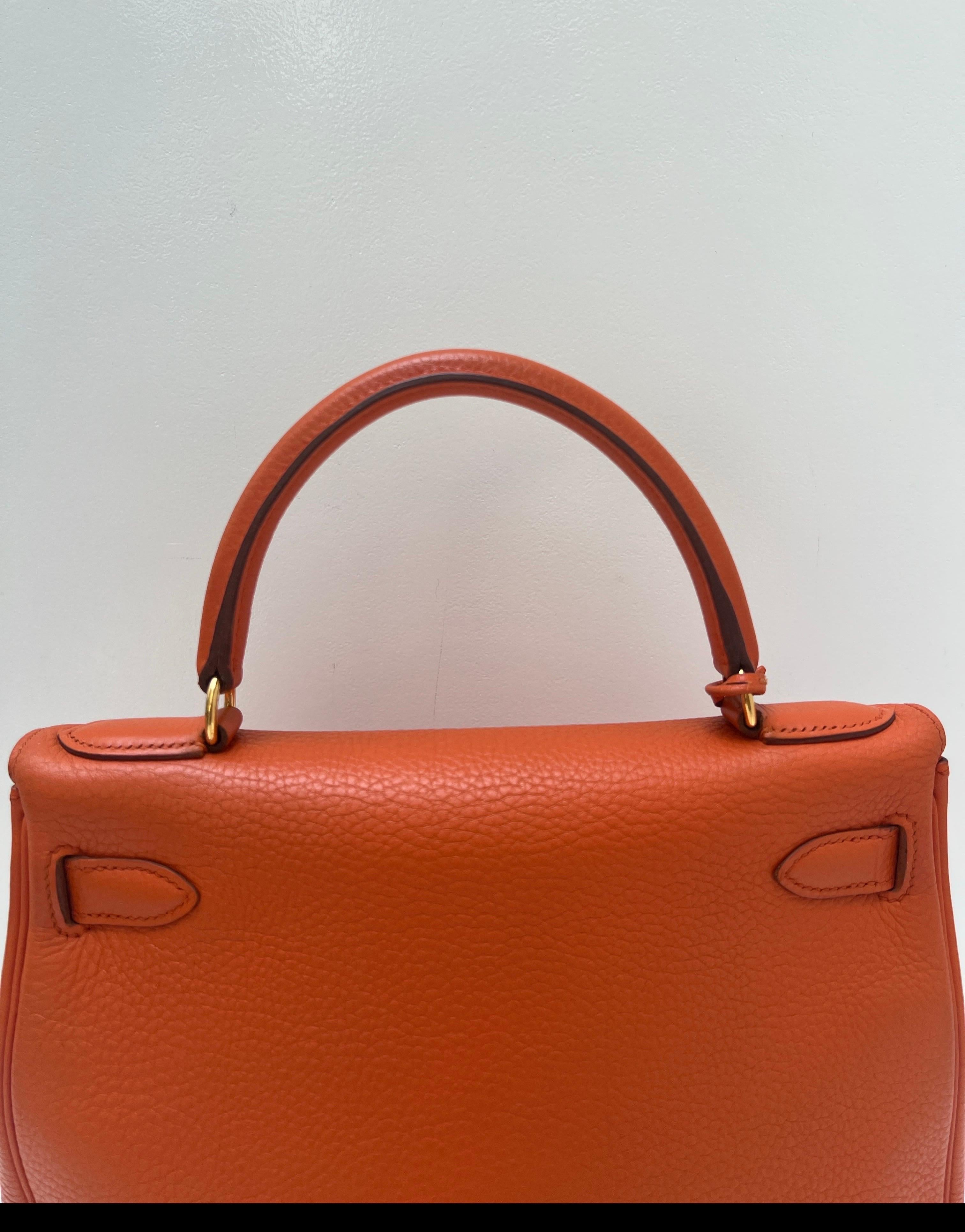 Borsa Kelly 28 arancione di Hermes in vendita 1
