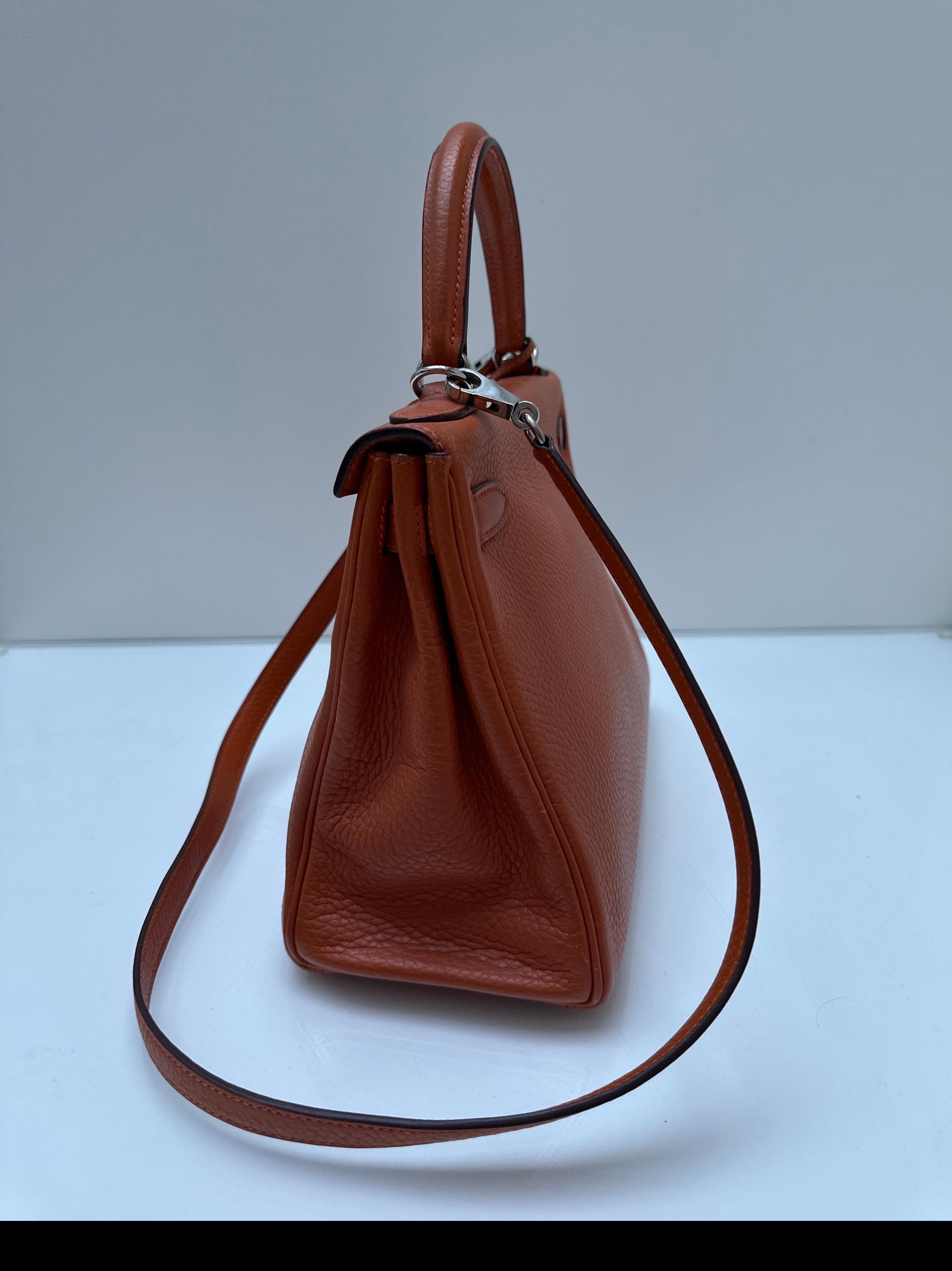 Borsa Kelly 28 arancione di Hermes in vendita 2