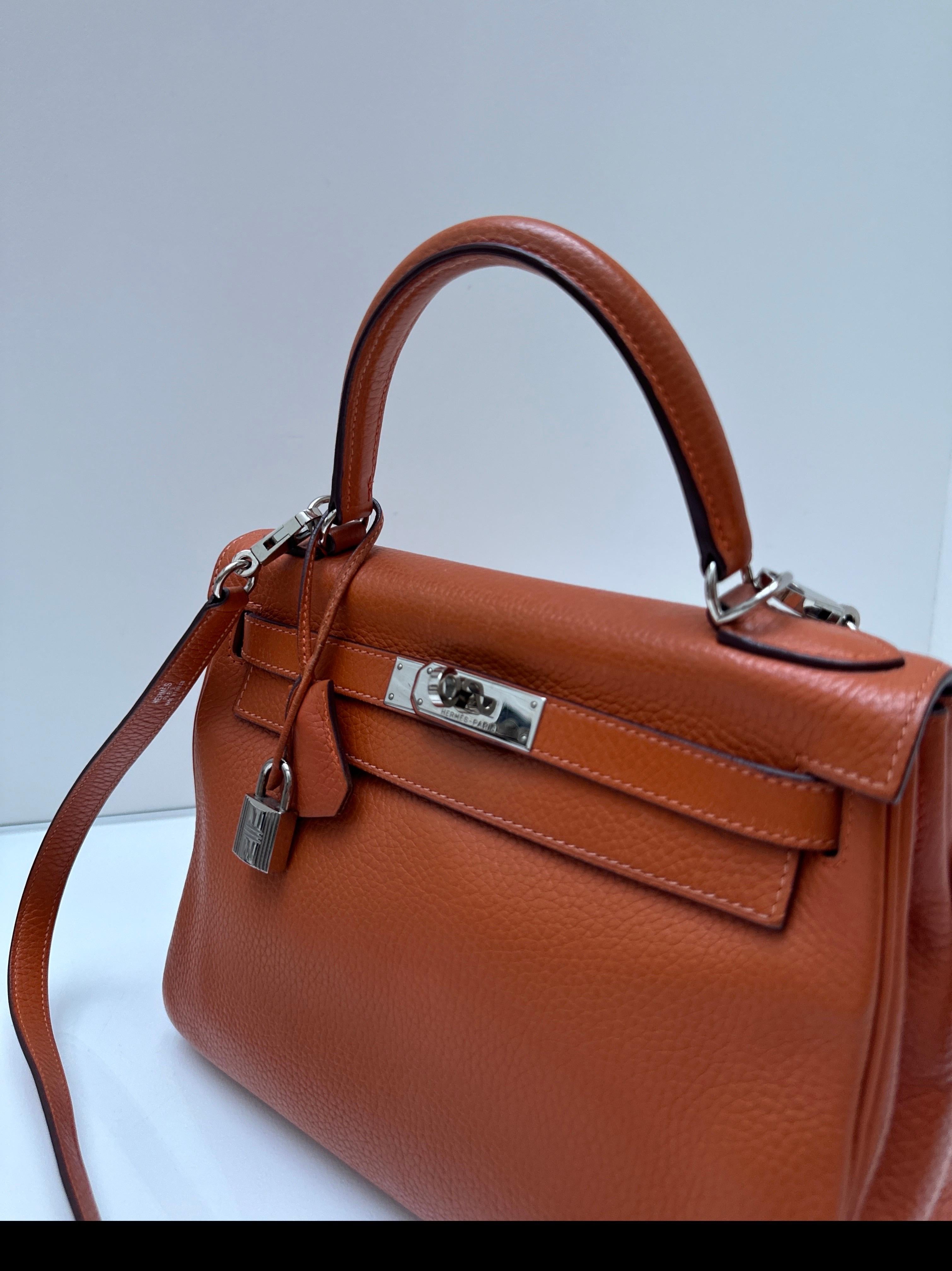Borsa Kelly 28 arancione di Hermes in vendita 4