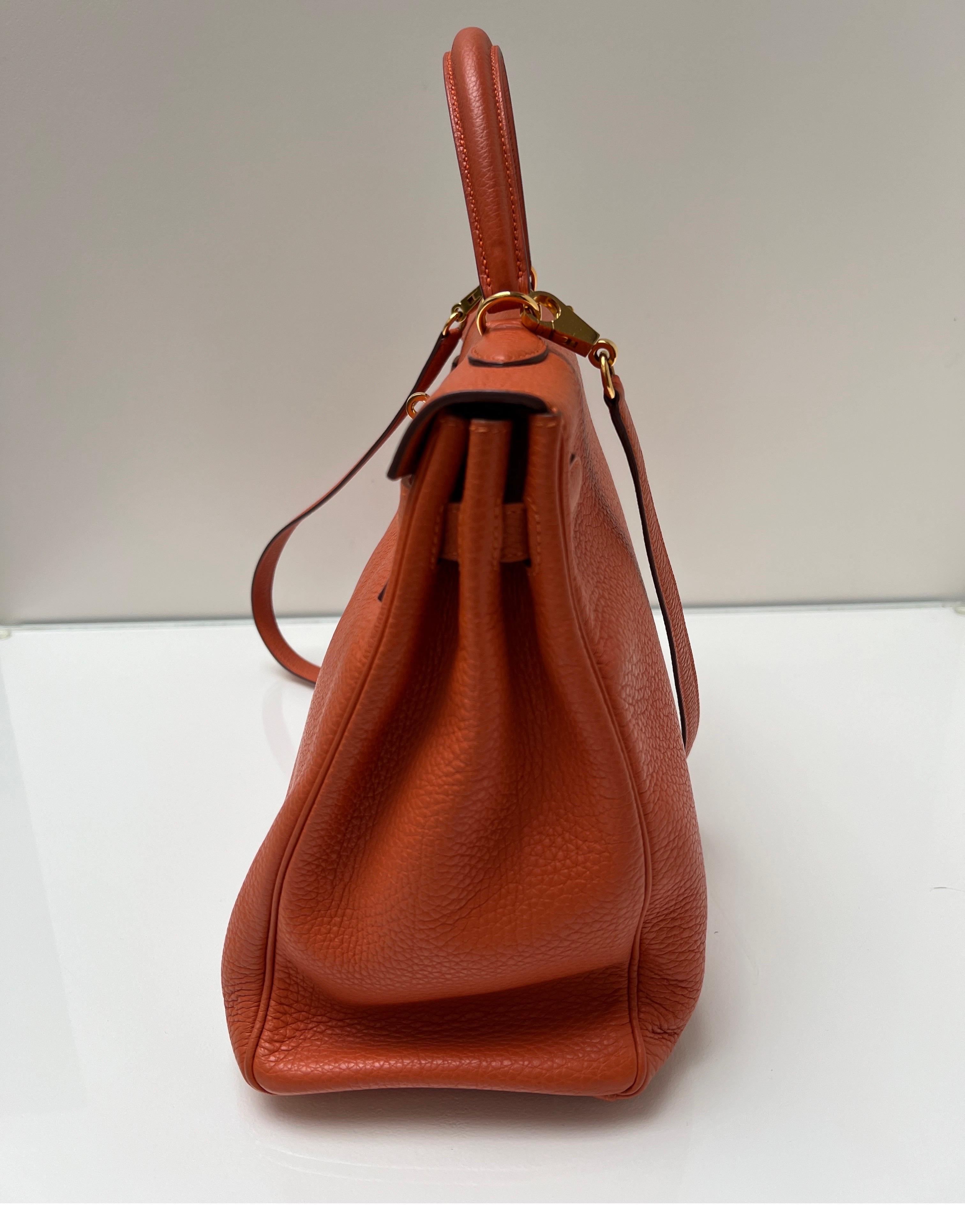 Hermes Orange Kelly 35 Bag In Excellent Condition In Athens, GA
