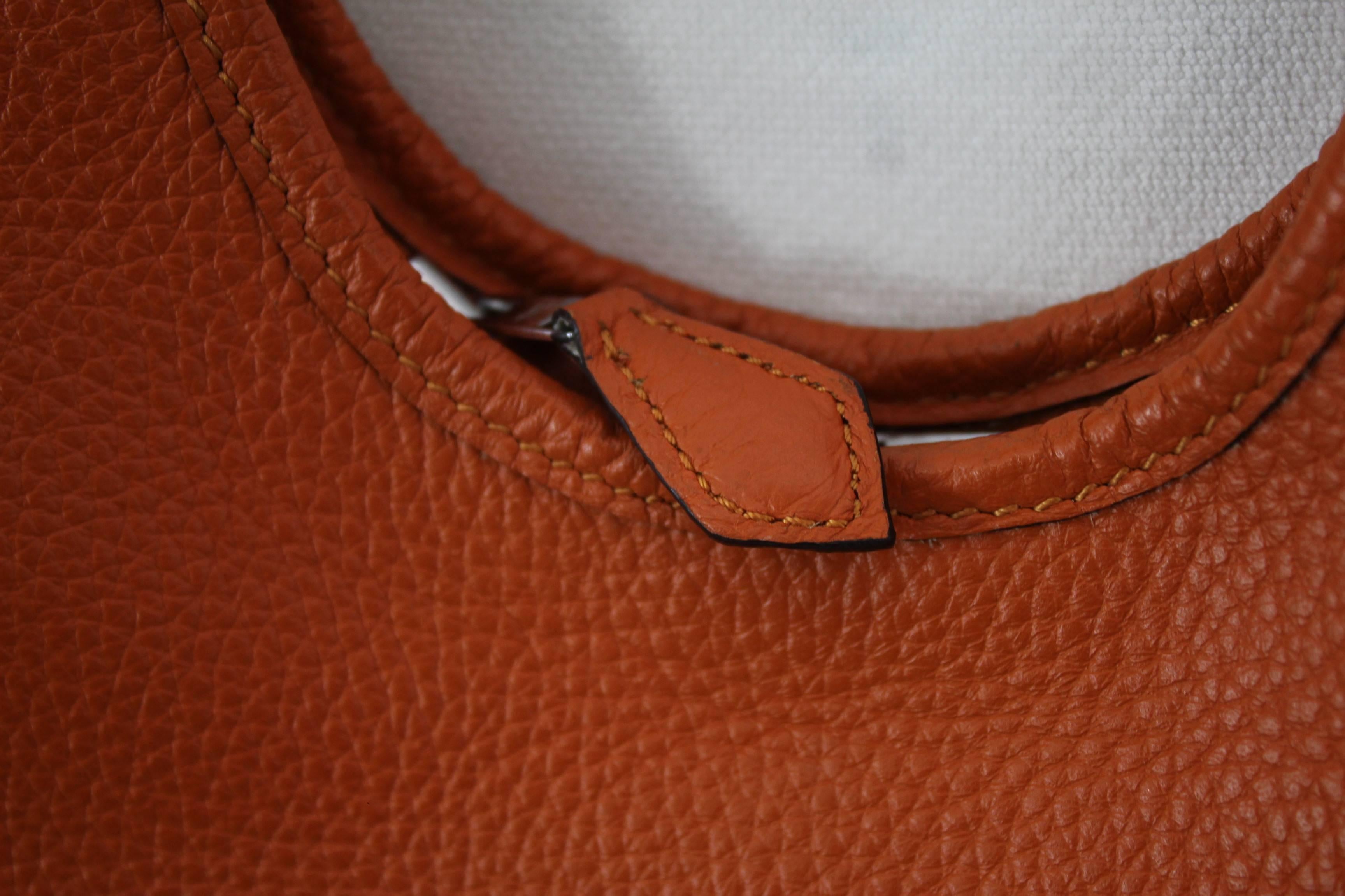 Hermes Orange Leather Massai MM Bag In Good Condition For Sale In Paris, FR