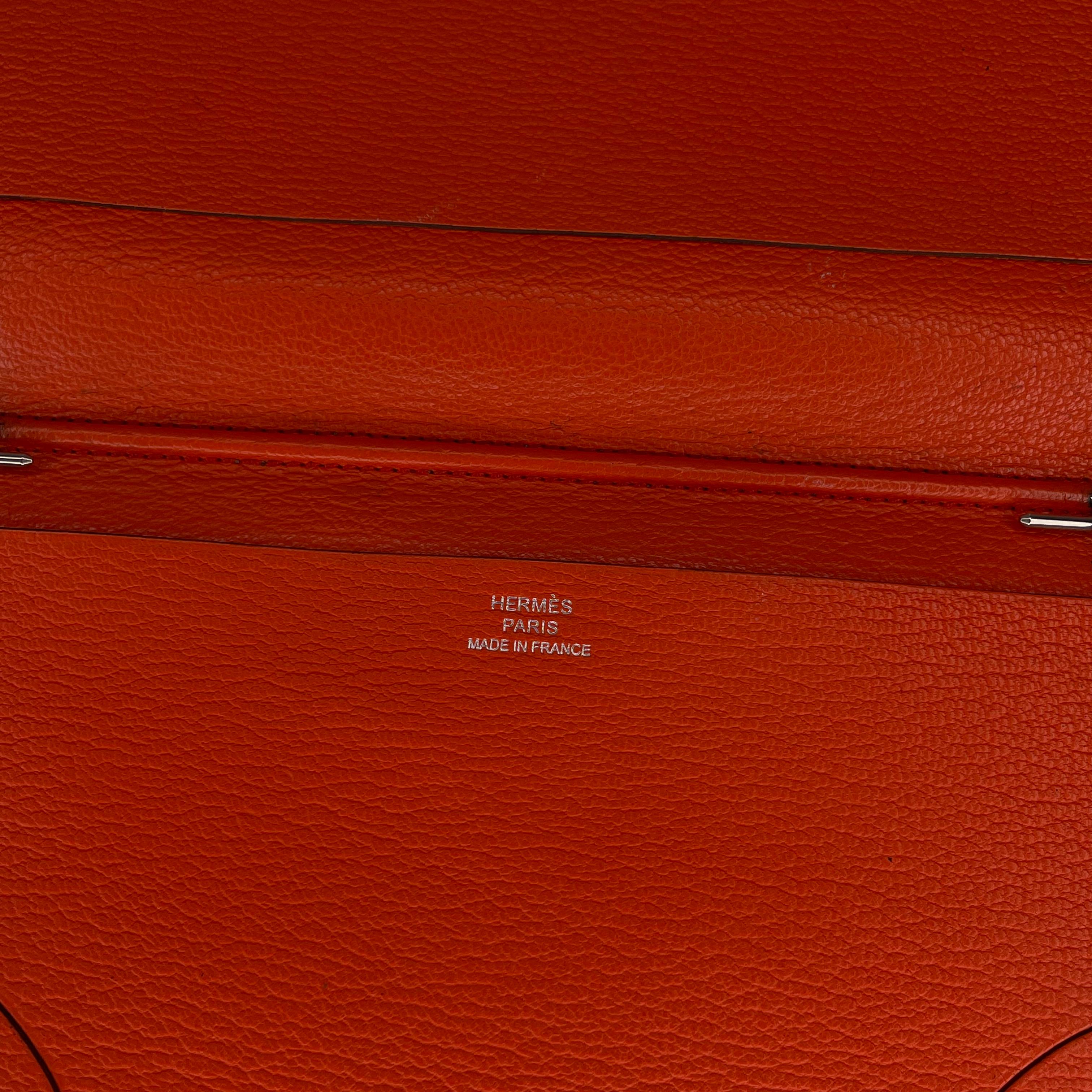 Hermes Orange Leather Planner Diary Agenda Cover In Fair Condition For Sale In Montreal, Quebec