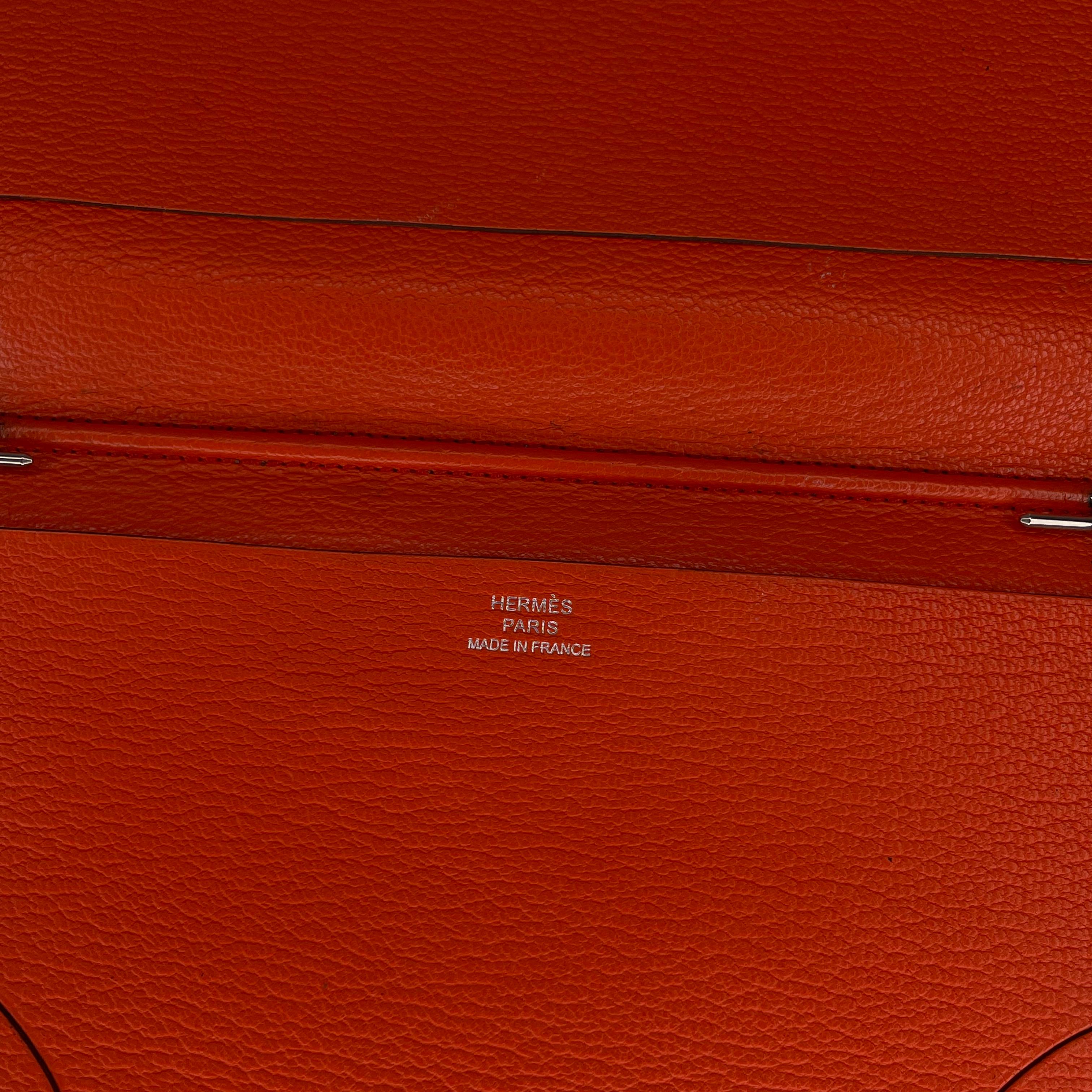 Hermes Orange Leather Planner Diary Agenda Cover In Fair Condition For Sale In Montreal, Quebec
