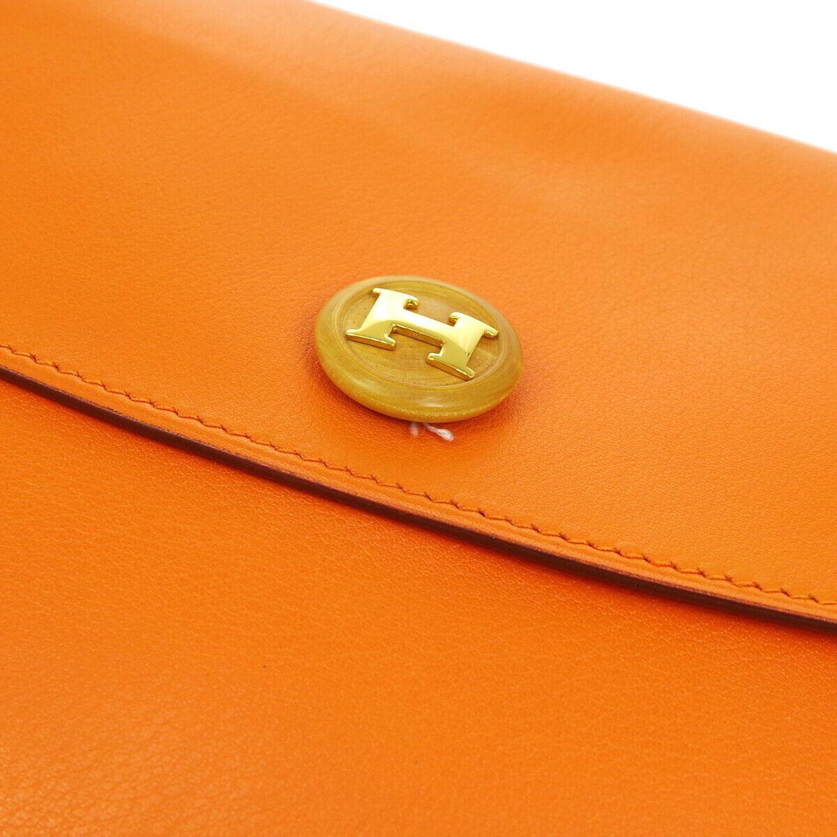 Leather
Wood
Gold tone hardware
Snap closure
Leather lining
Date code present
Made in France
Measures 9.5