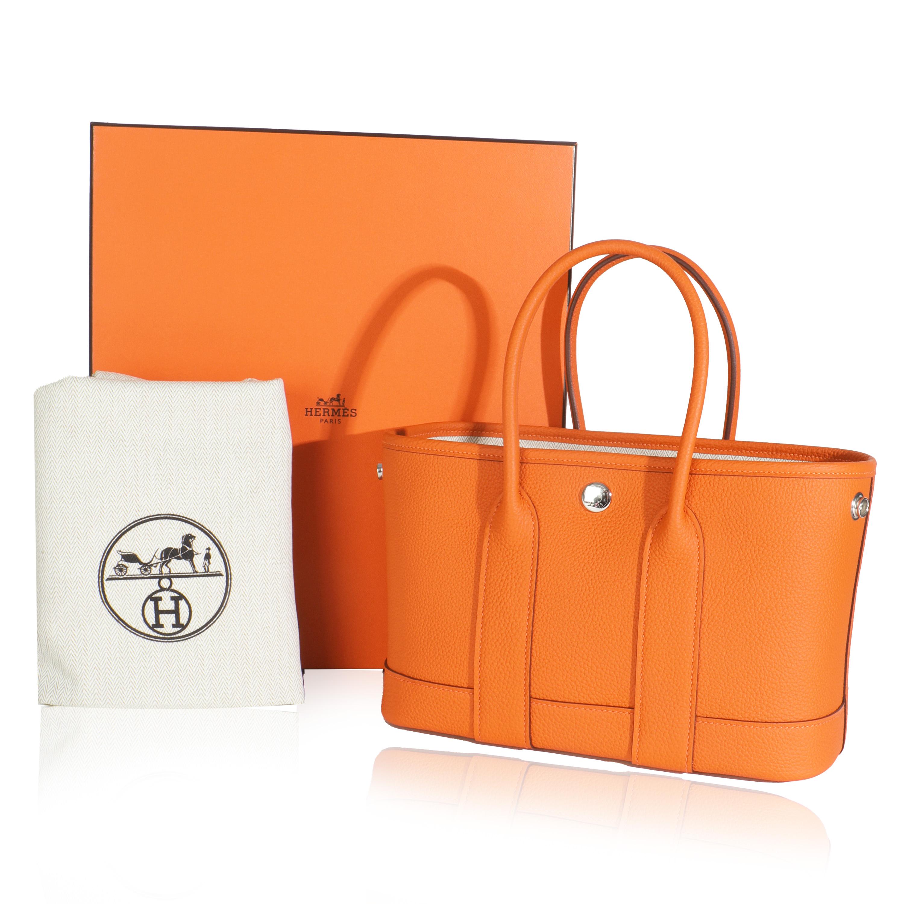 Hermès Arancione Negonda Neo Garden Party 23 PHW
SKU: Z148792

Condizioni della borsa: Perfetta
Commenti sulle condizioni: L'articolo non presenta segni di usura. Vendita finale.

Marchio: Hermès
Model: Neo Garden Party 23
Paese di origine: