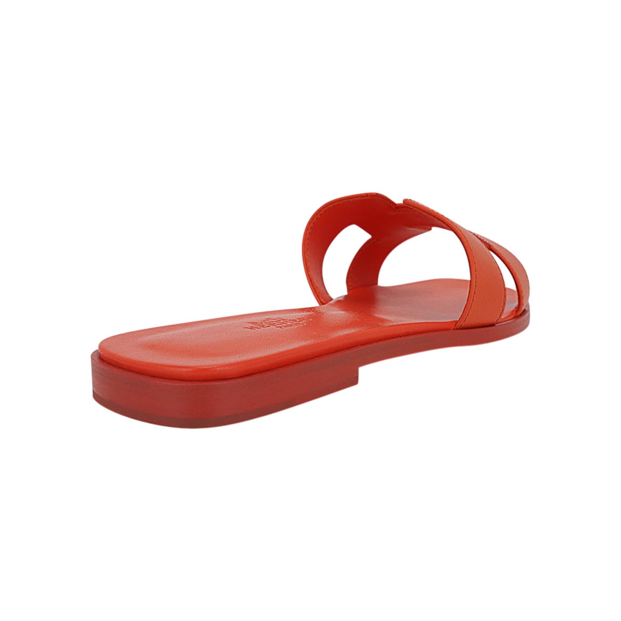 Hermes Orange Oran Sandal Epsom Leather Flat Shoes 40 In New Condition For Sale In Miami, FL