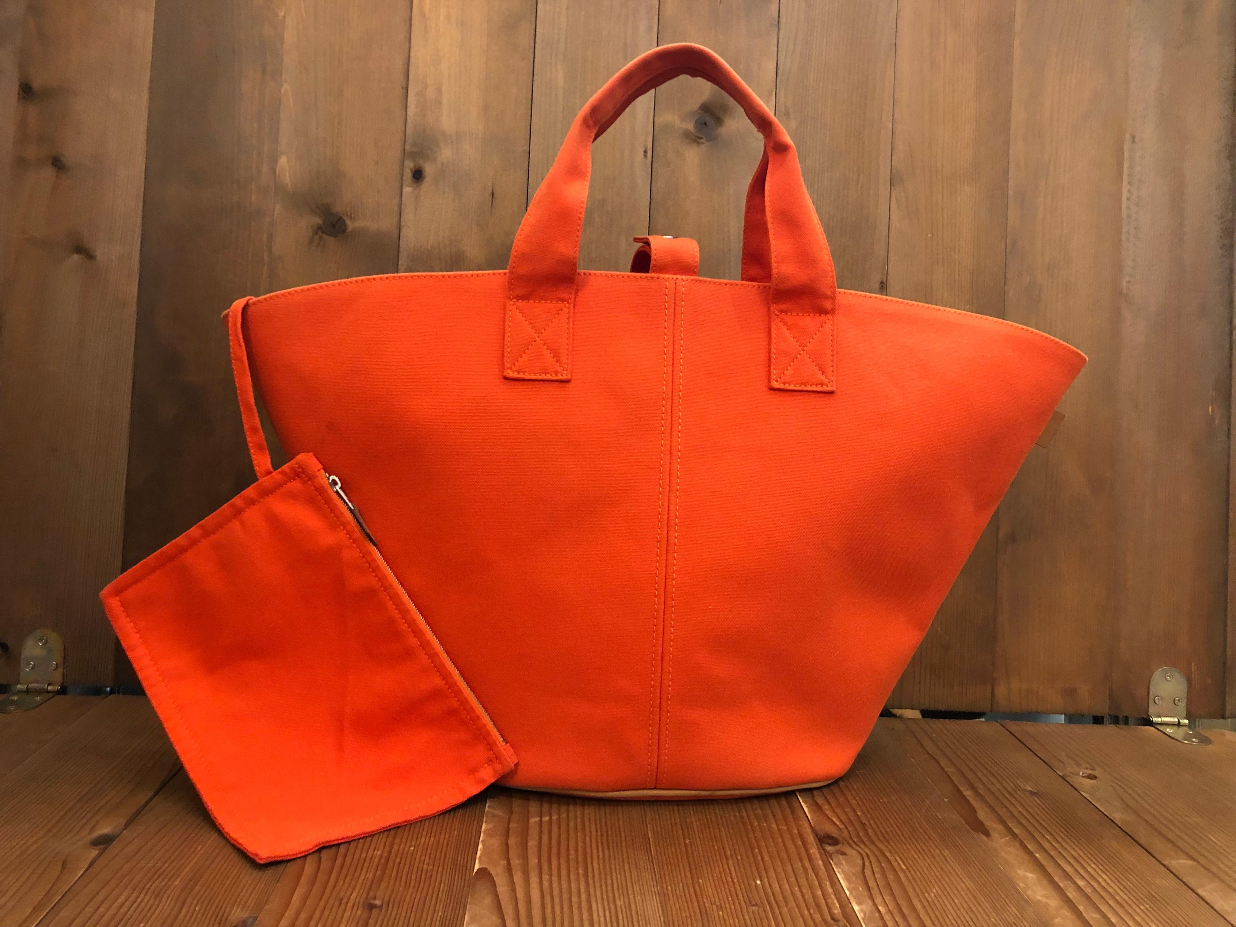 Red HERMÈS Orange Pannied Platouge PM Cotton Tote Bag For Sale