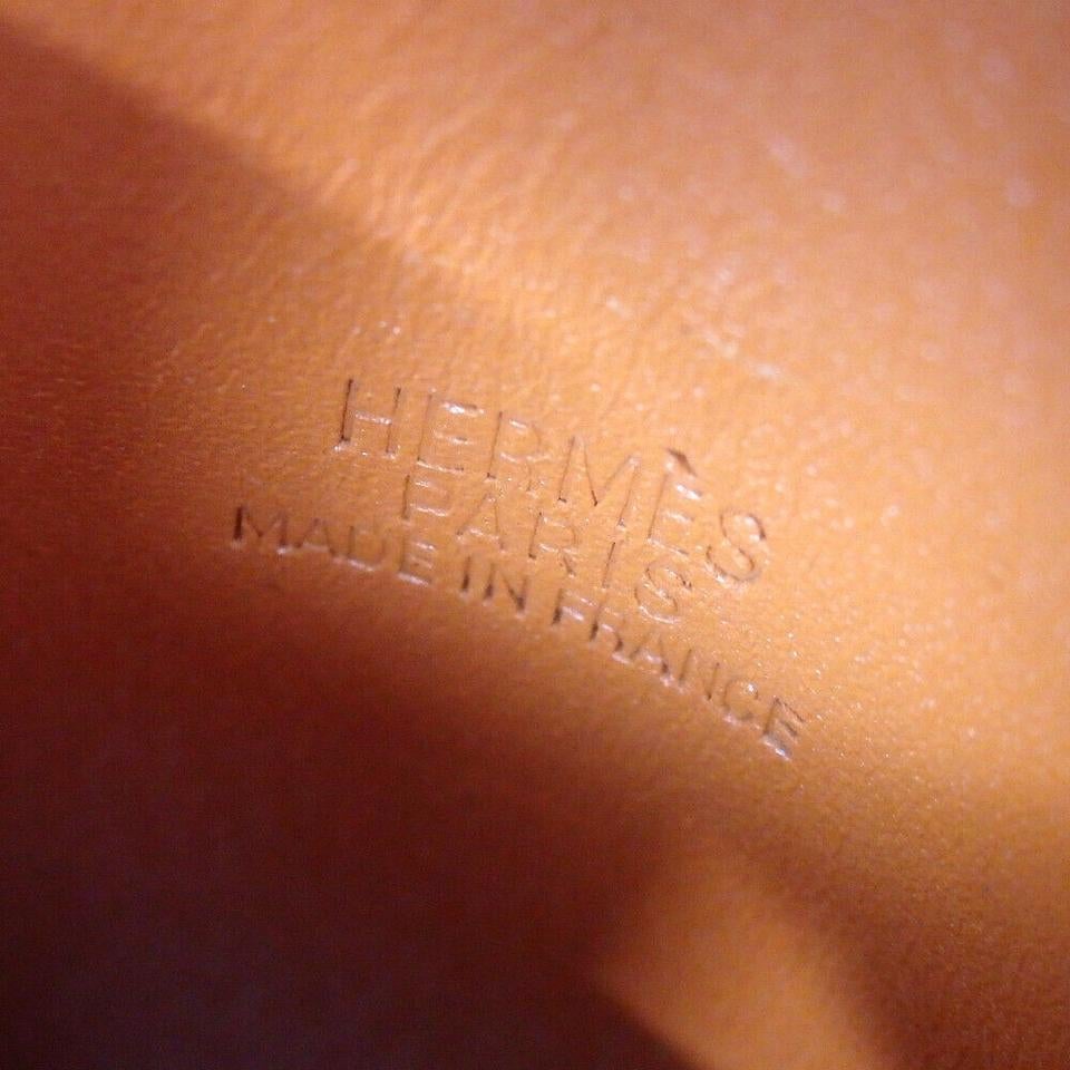 Category Card Case
 Brand HERMES
 Size W9cm x H67cm W3.5' x H26.4'
 Color orange
 Material Leather
 
 VERY GOOD CONDITION
 (8/10 or AB)
 There are some marks.Please check all images.