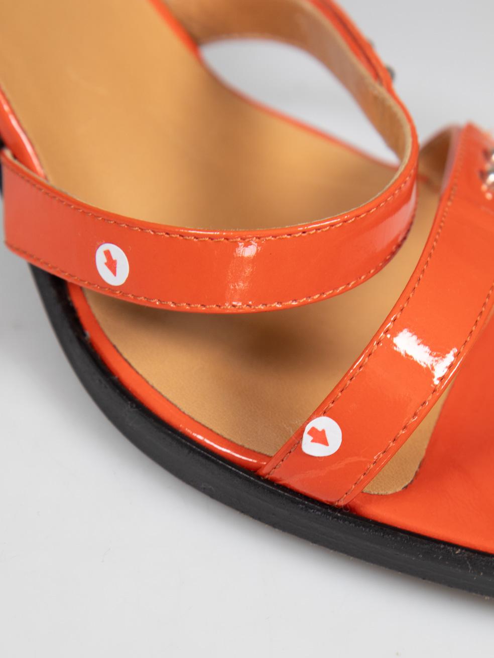 Sandales à talons Hermès Orange Sanguine Patent Taille IT 38 en vente 5