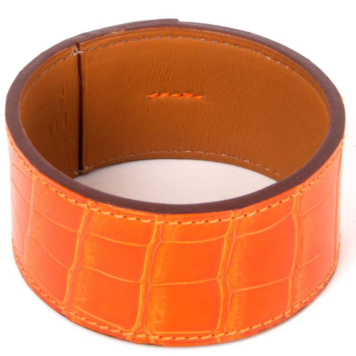 Women's or Men's HERMES orange shiny crocodile 'Neo' Bangle Bracelet M For Sale