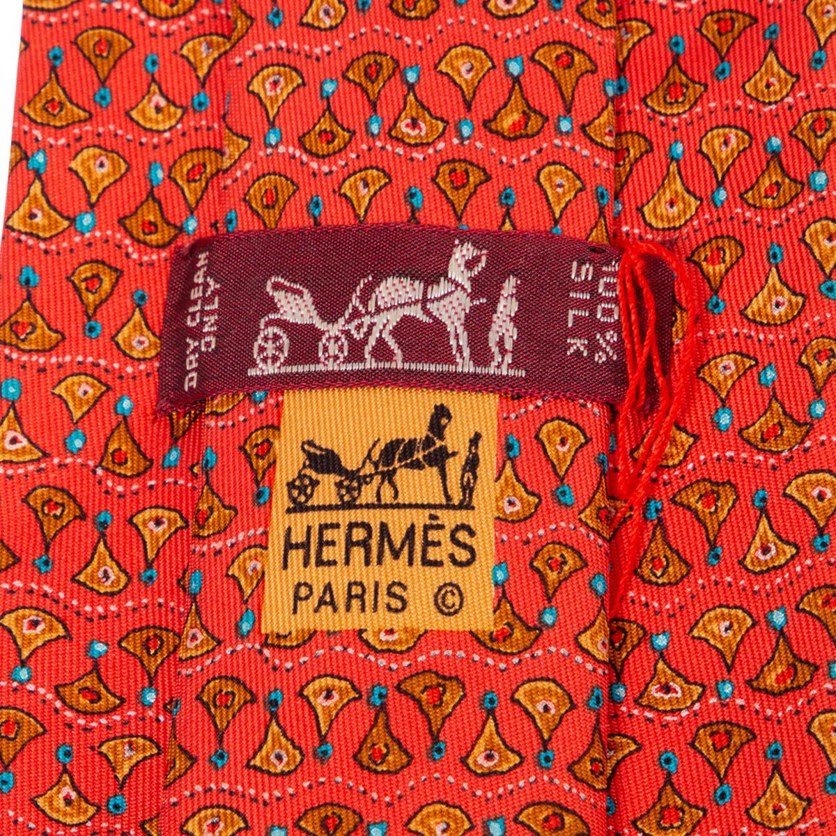 HERMES orange silk twill 7828 Tie In Excellent Condition For Sale In Zürich, CH