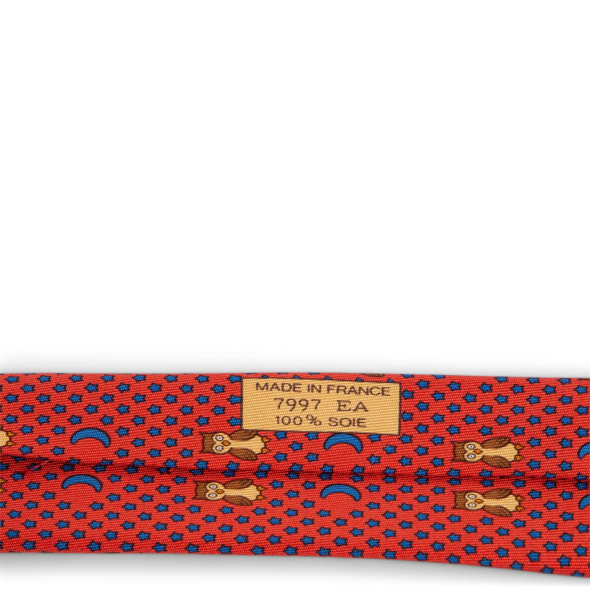 HERMÈS Cravate en sergé de soie orange 7997 NIGHT OWL Pour femmes en vente
