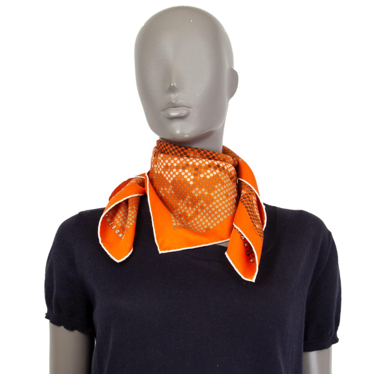 HERMES orange silk twill RENDEZ-VOUS AU 24 70 Scarf In Excellent Condition In Zürich, CH