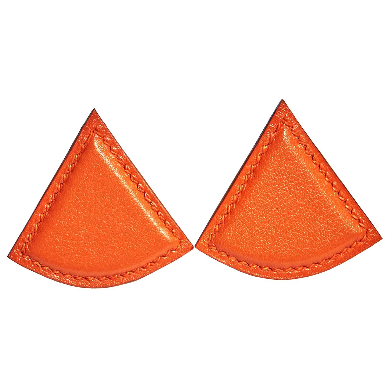 Hermès, boucles d'oreilles Swift triangulaires orange en vente