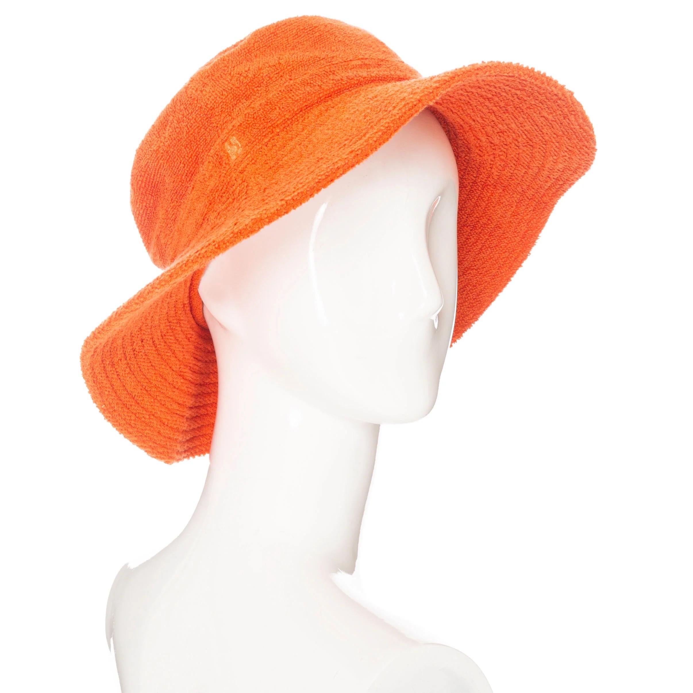 Hermès Orange Terry Cloth Wide Brim Bucket Hat

Orange / Geranium
Yachting terry cloth
Wide brim
Round top
Tonal embroidered 
