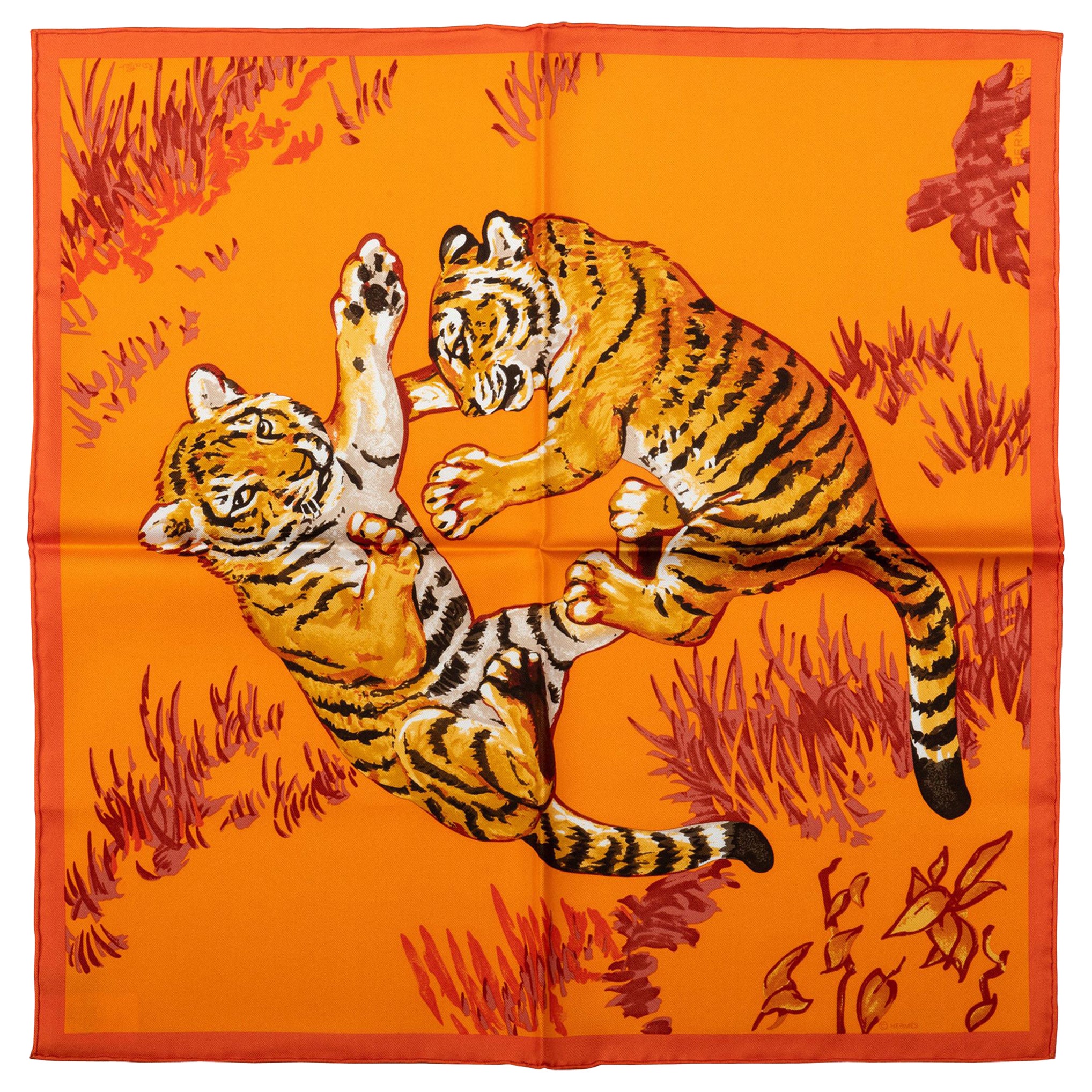 Echarpe Gavroche Hermes en soie tigrée orange en vente