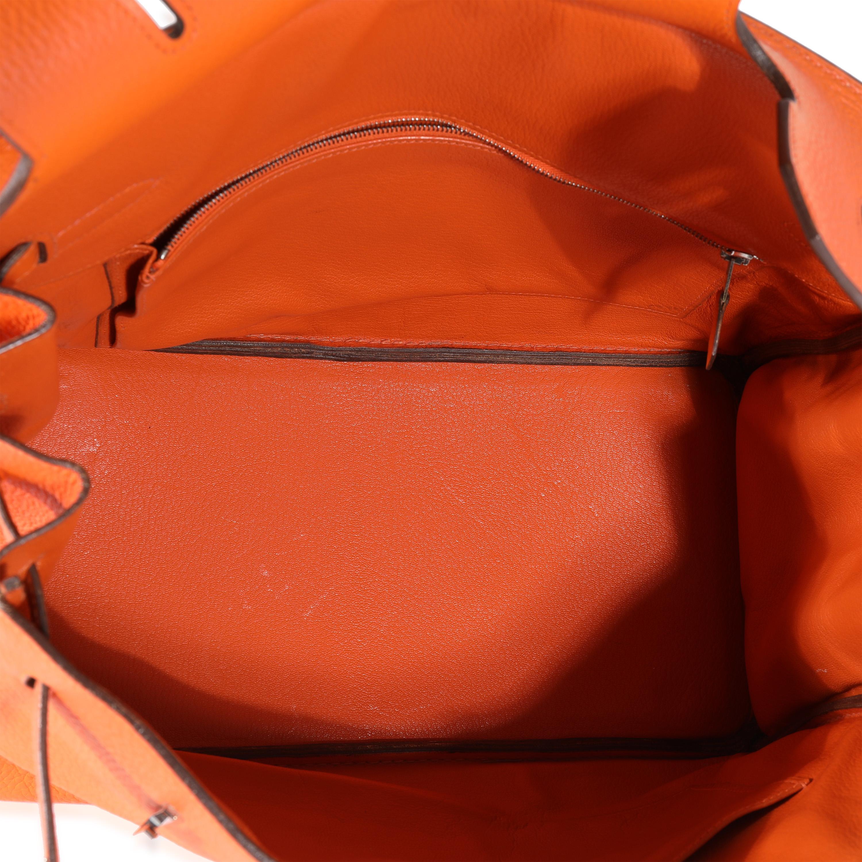 Titolo dell'elenco: Hermès Birkin 35 PHW Arancione Togo
SKU: 122259
Condizioni: Usato 
Condizioni della borsa: Buono
Commenti sulle condizioni: Buone condizioni. Lievi segni e scolorimento all'esterno. Usura agli angoli. Alcuni graffi e appannamenti