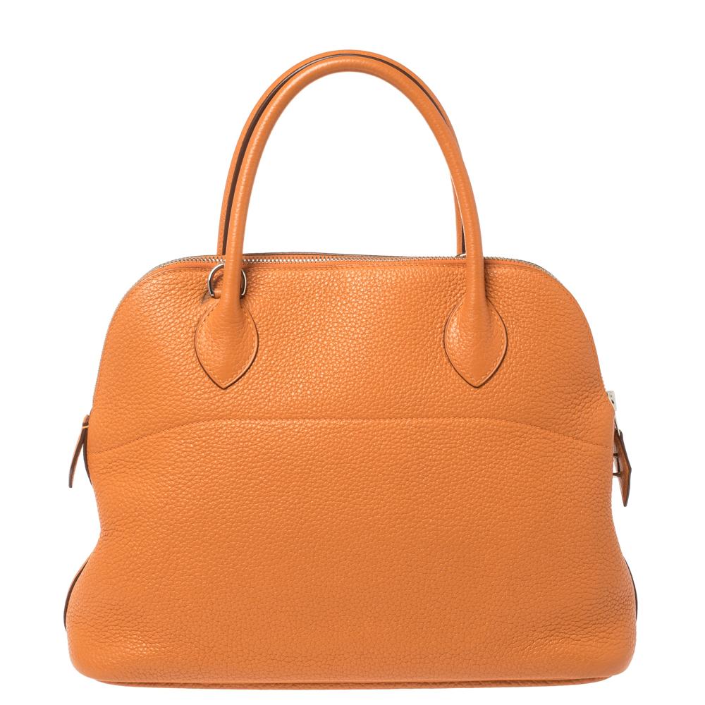 Luxuriously crafted by the experts at Hermes, this stunning Bolide bag is a must-have accessory for fashion lovers. An apt everyday wear bag, it is the perfect combination of sophistication and practicality. Crafted from Togo leather, this bag
