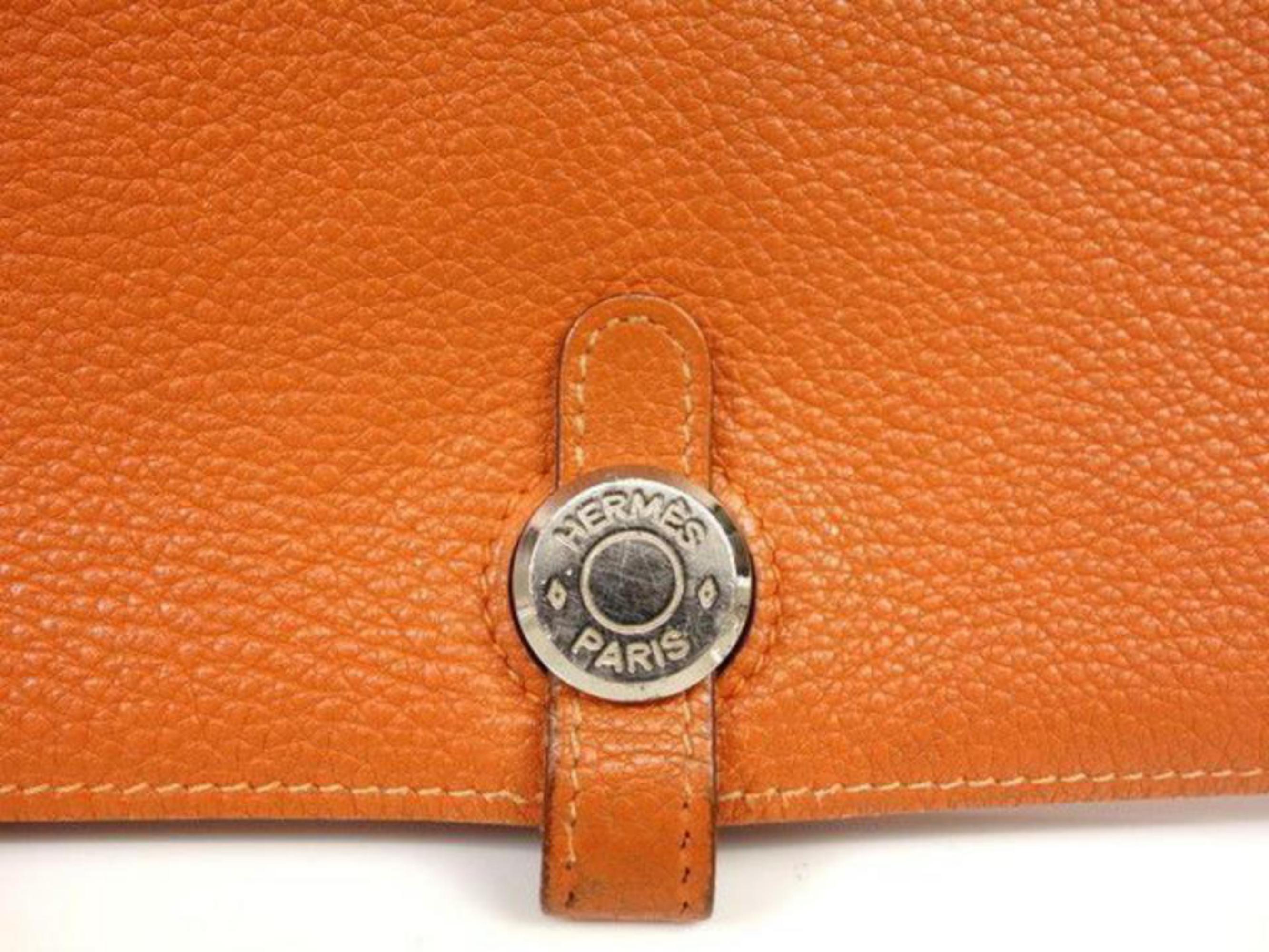 Hermès Orange Togo Leather Dogon Wallet 232H857 In Good Condition For Sale In Dix hills, NY
