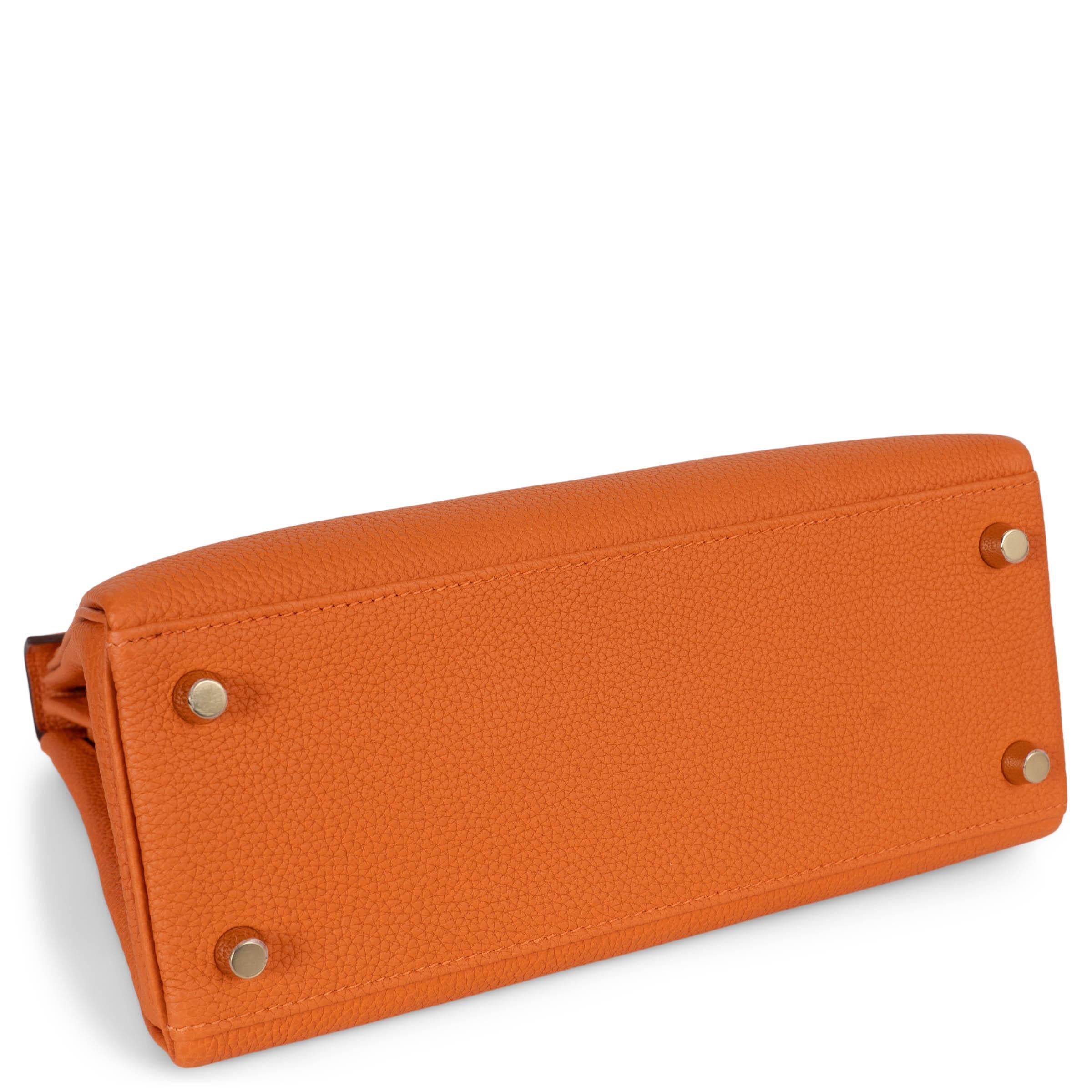 HERMES orange Togoleder KELLY 35 REOUTNE Tasche mit Gold im Zustand „Neu“ im Angebot in Zürich, CH