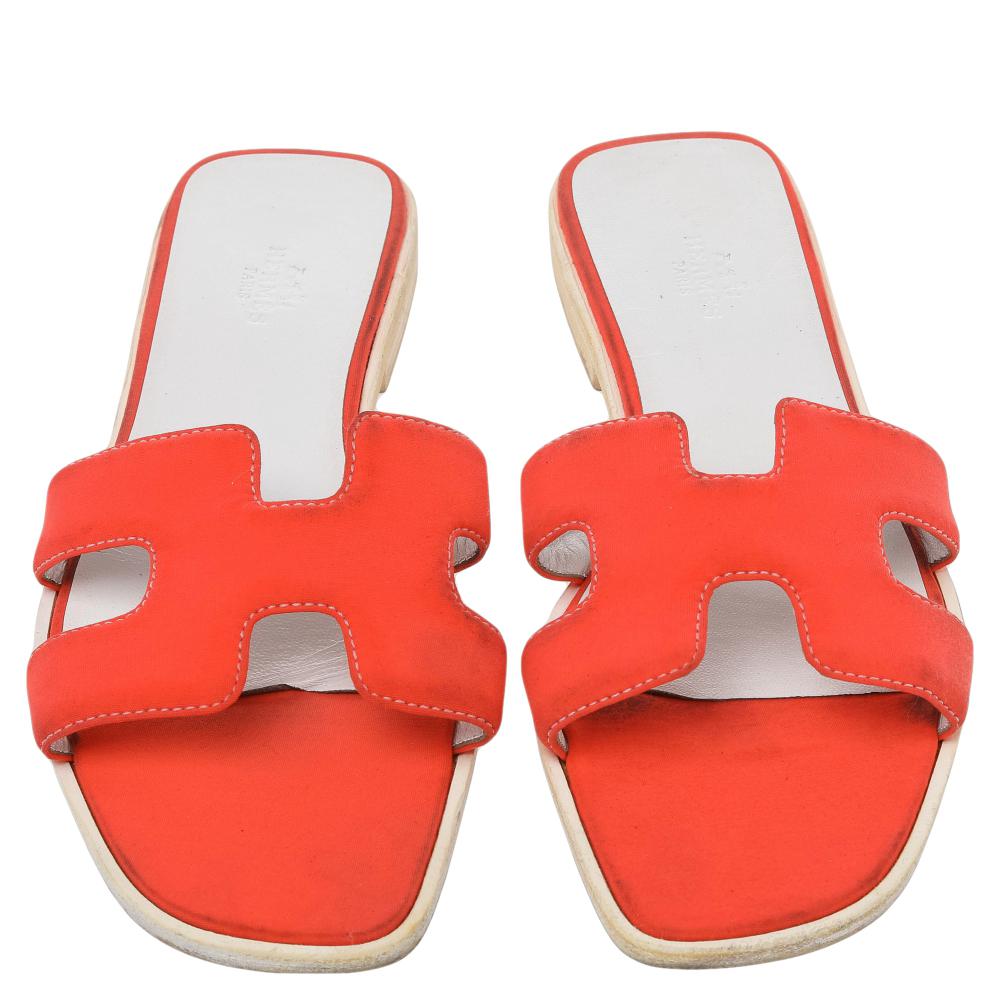 Put your best foot forward this season in these pretty Hermes sandals. These Oran sandals have been crafted from fabric in Italy and they feature the iconic H on the vamps as well as insoles meant to provide comfort at every step. These sandals are