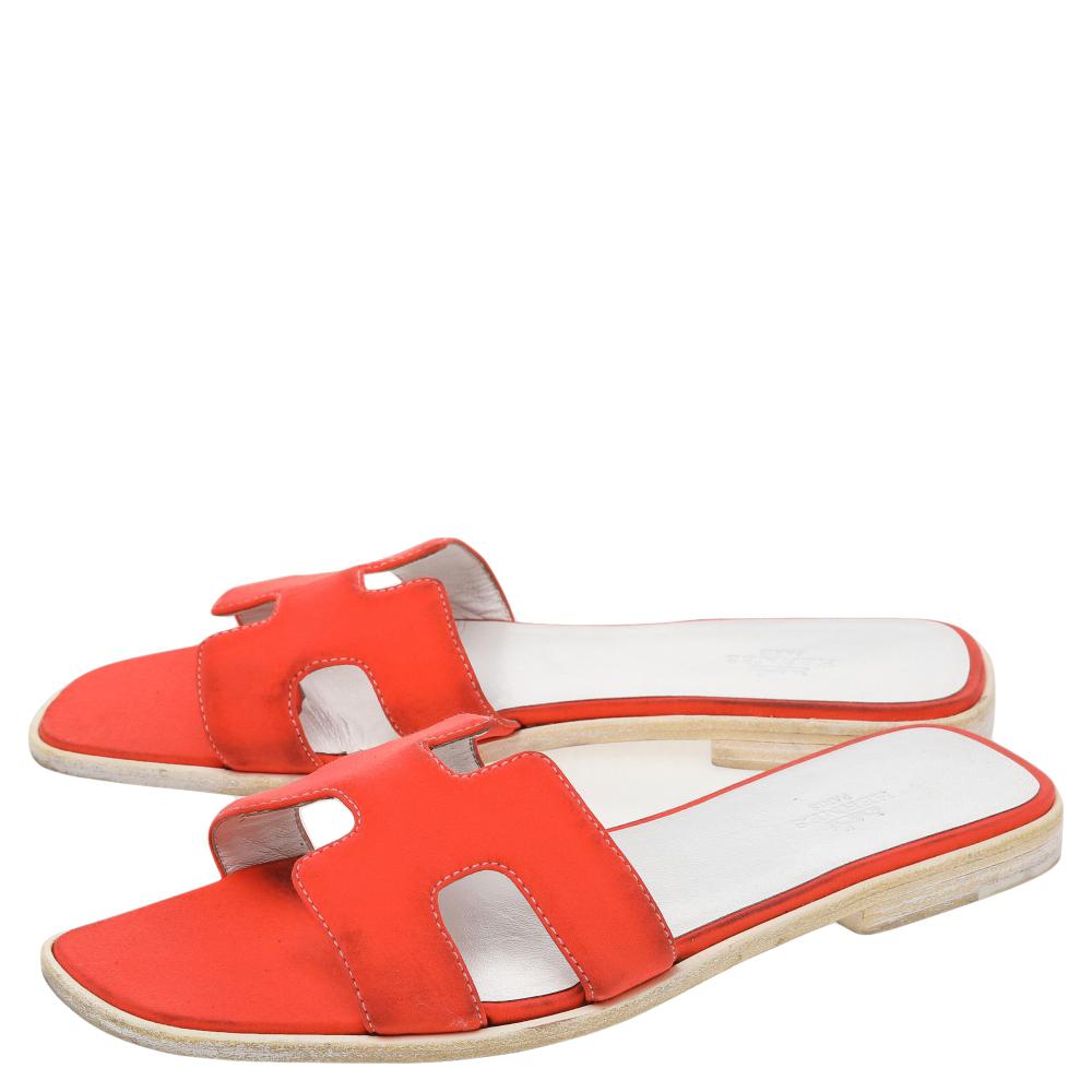 Hermes Orange/White Fabric Oran Flat Sandals Size 39.5 In Good Condition In Dubai, Al Qouz 2
