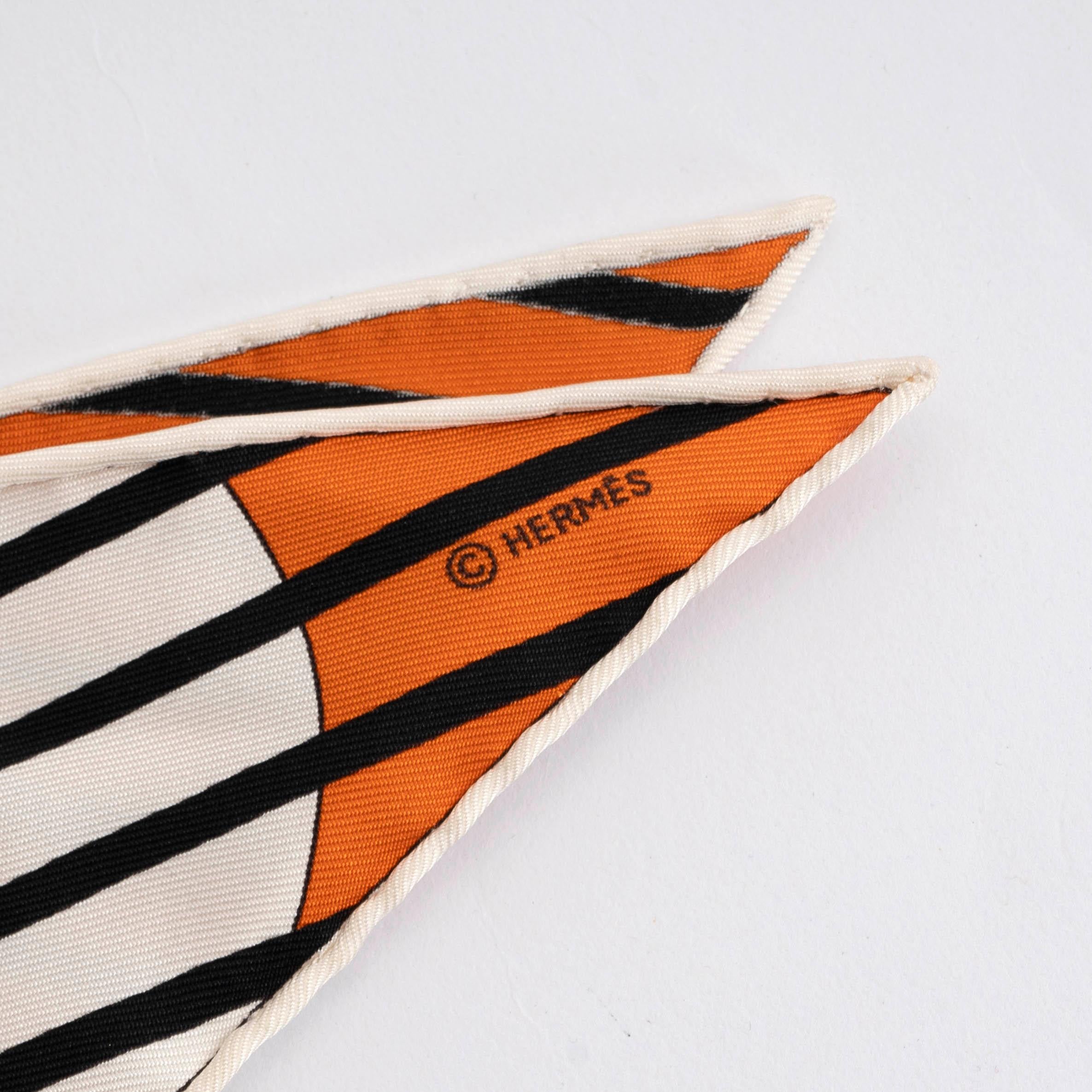 HERMES orange white silk H2O POINTU Scarf In Excellent Condition For Sale In Zürich, CH