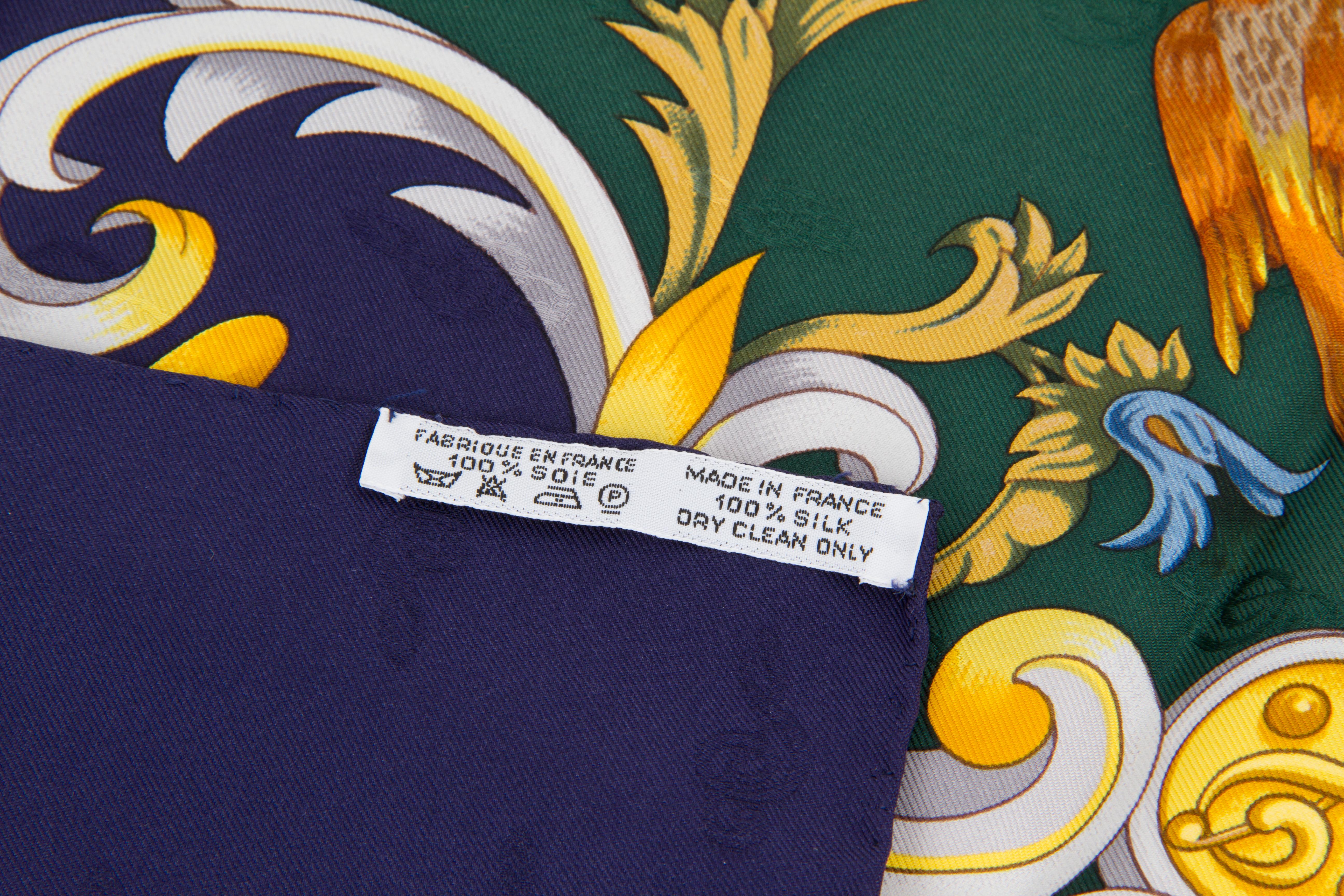 Hermès - Écharpe en soie bleue « Orgauphone » en vente 1
